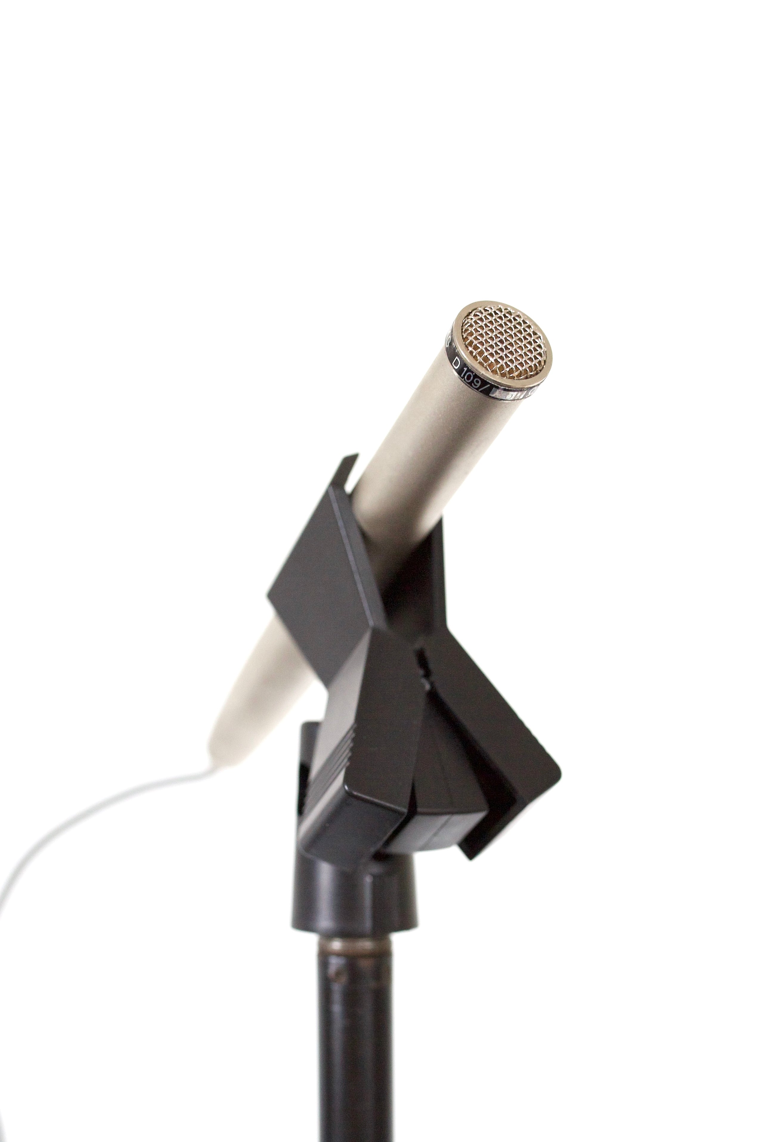 AKG D109 (Long Body) Dynamic Microphone