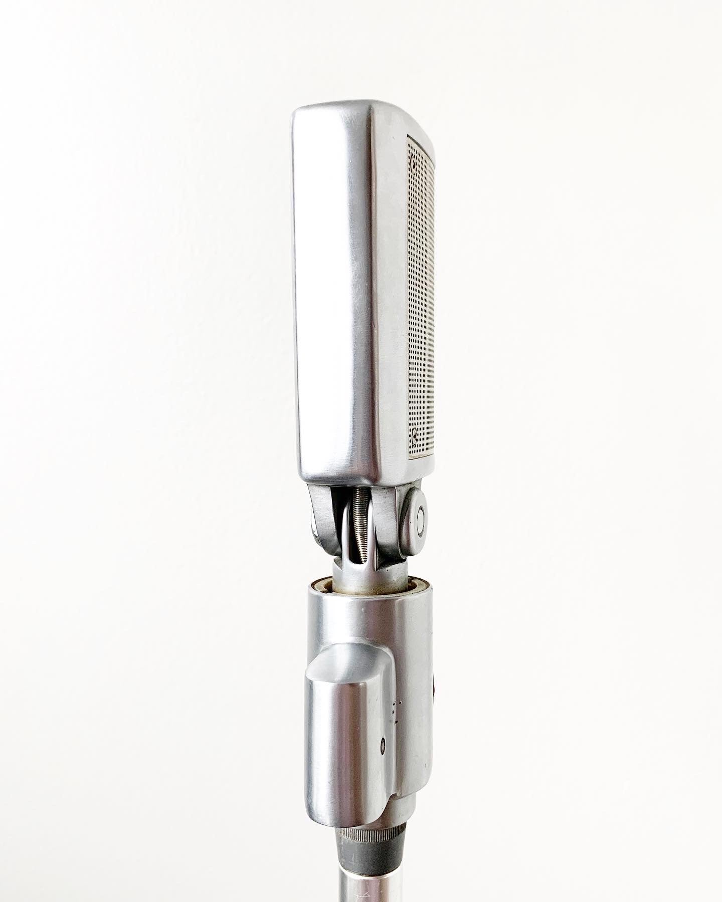 Shure 330 Ribbon Microphone