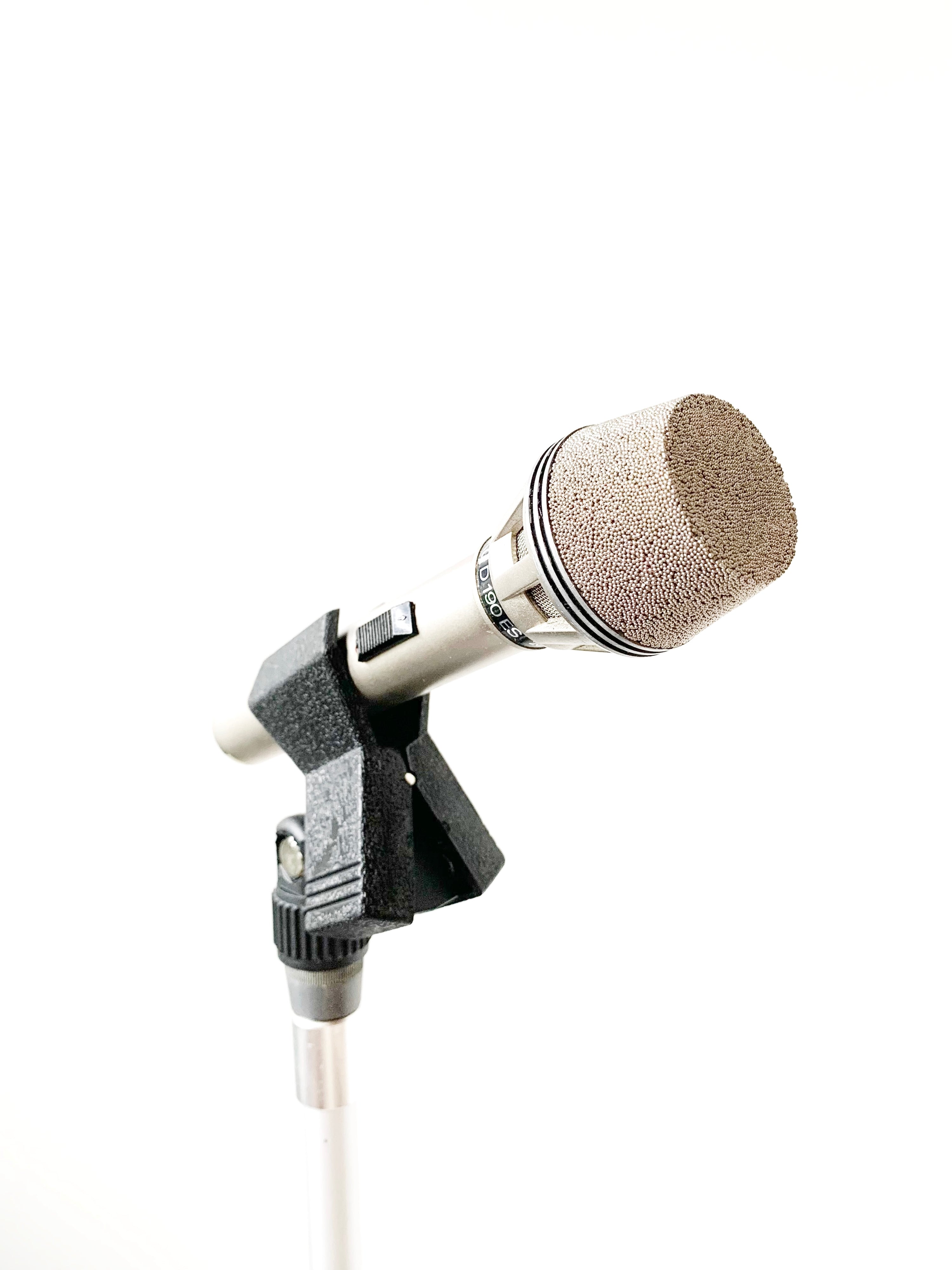 AKG D190ES Dynamic Microphone