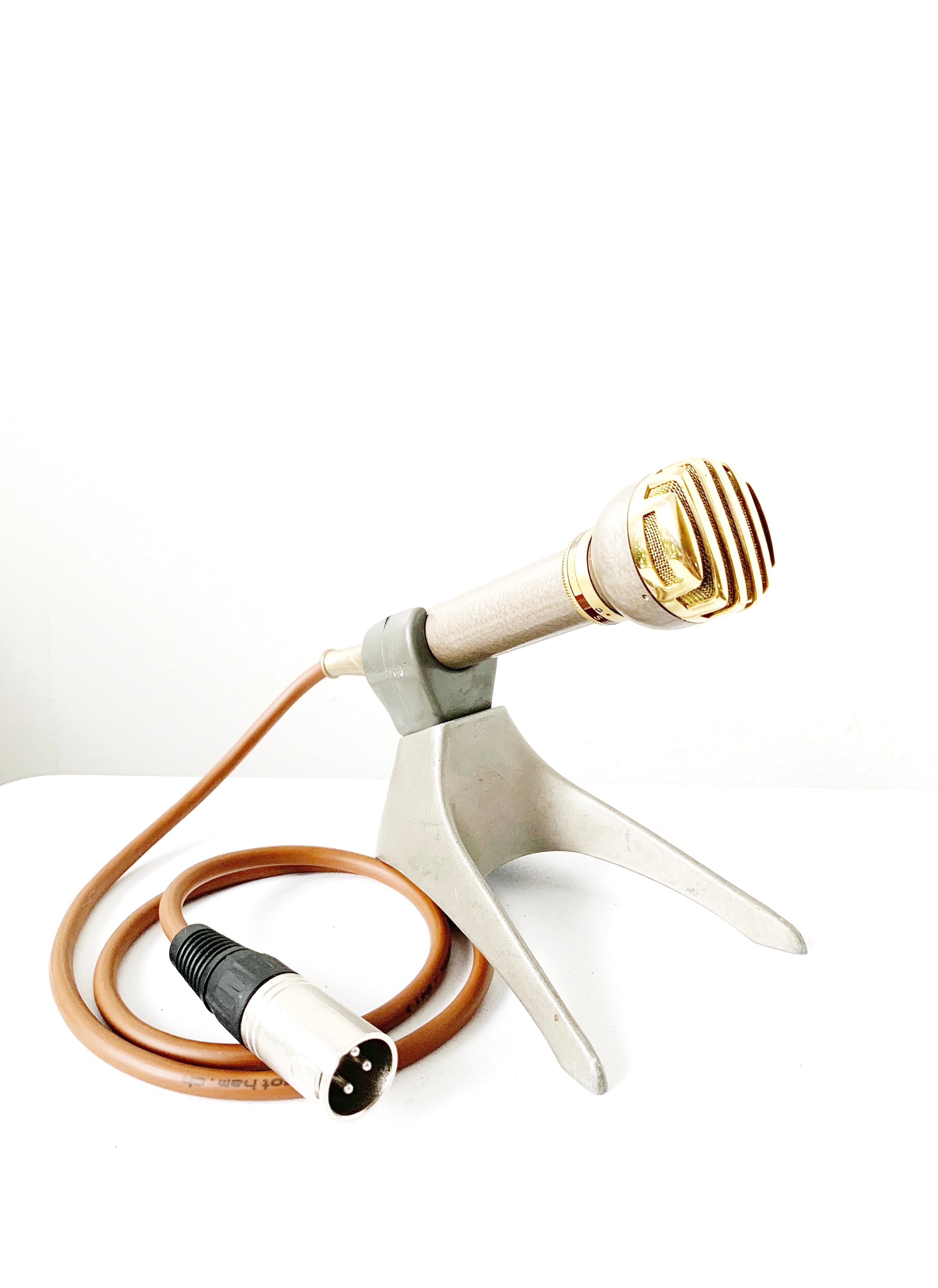 AKG D19 Dynamic Microphone