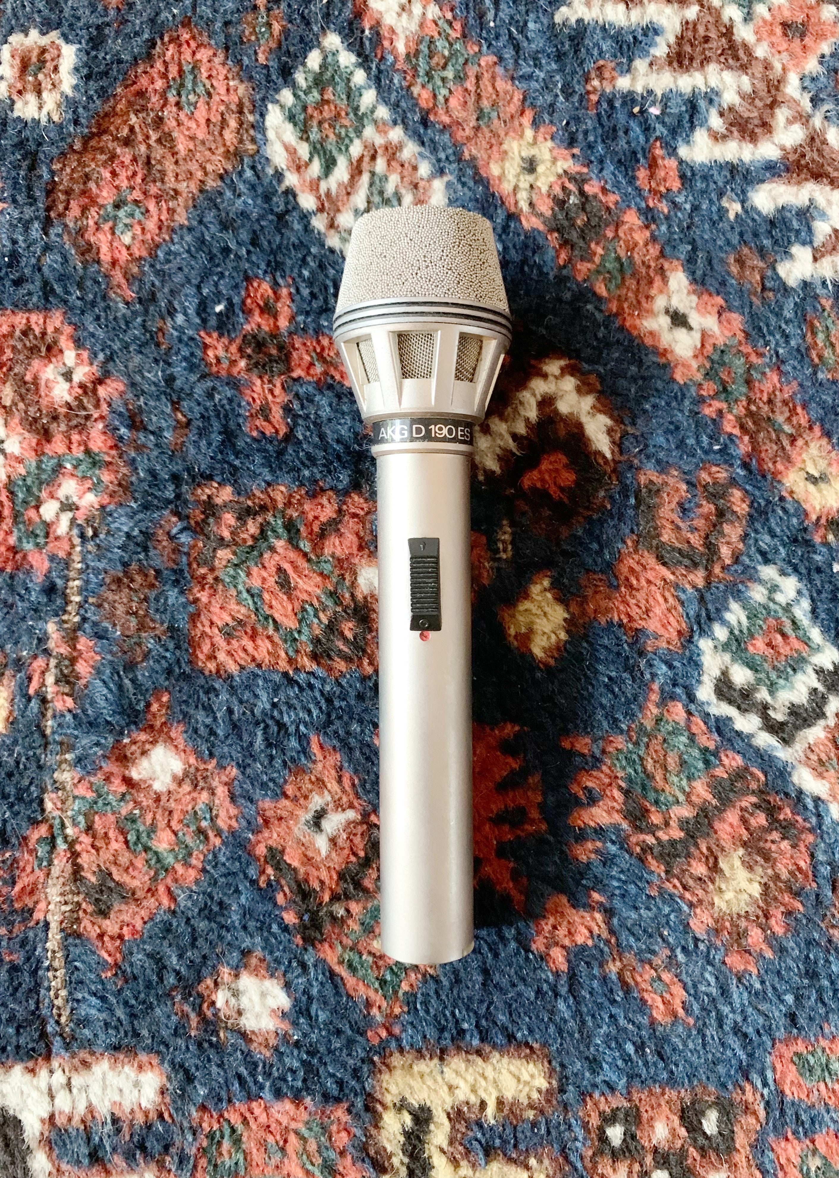 AKG D190ES Dynamic Microphone