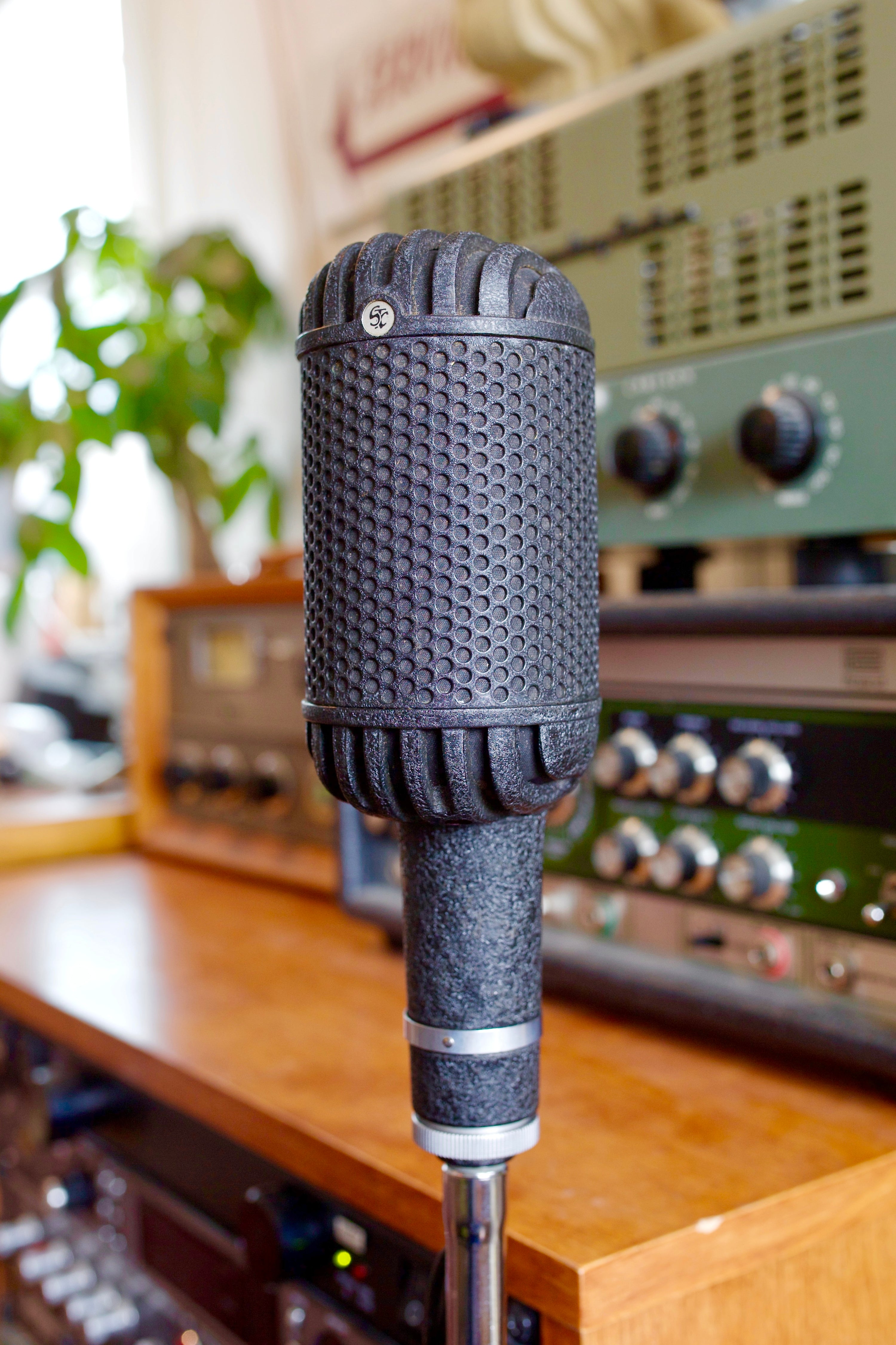 STC 4033A Ribbon & Dynamic Microphone