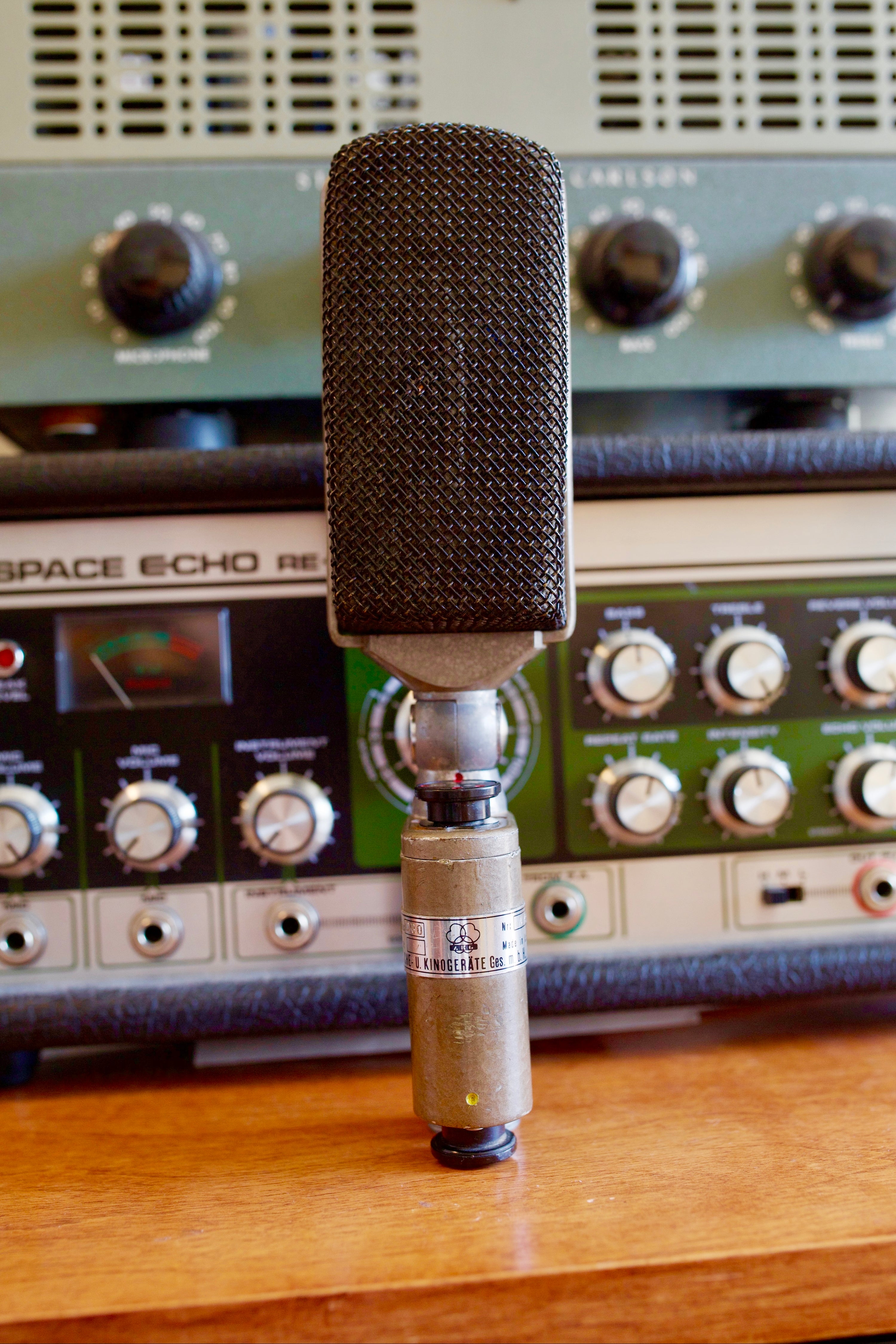 AKG D30 Dynamic Microphone