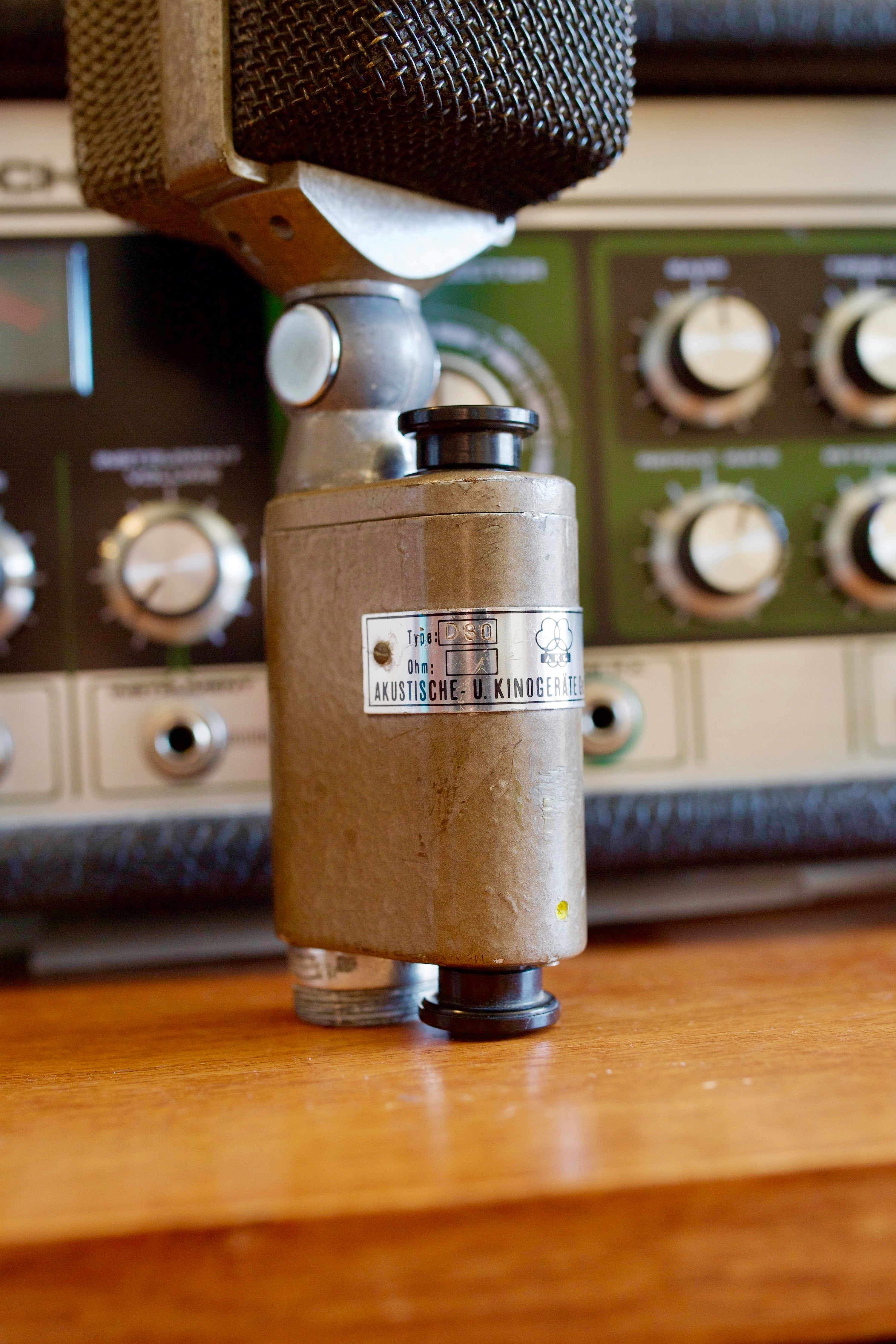 AKG D30 Dynamic Microphone