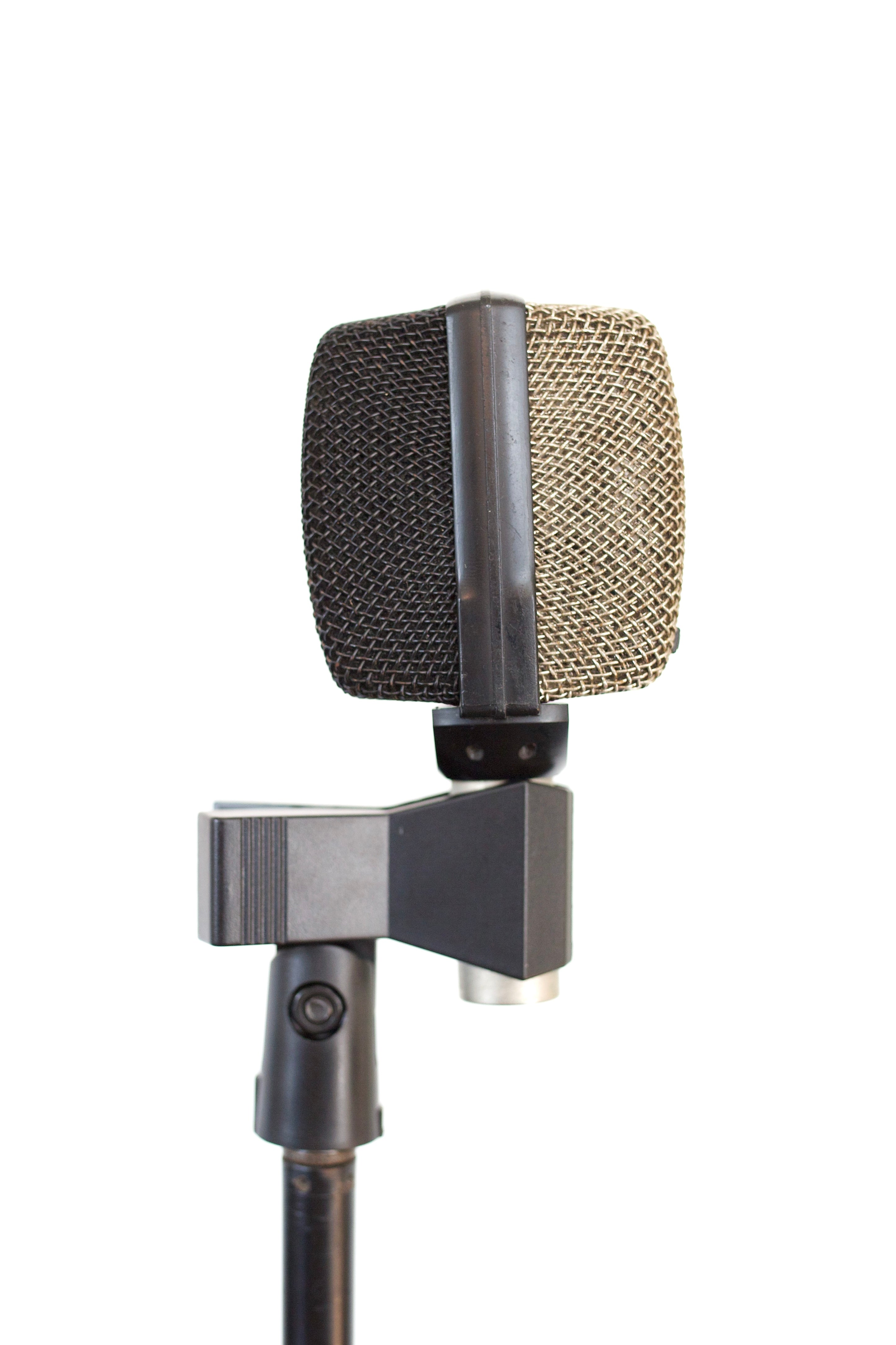AKG D12-E  ビンテージマイク　ローインピーダンス AKG D12E Dynamic Microphone – Cole Picks Vintage