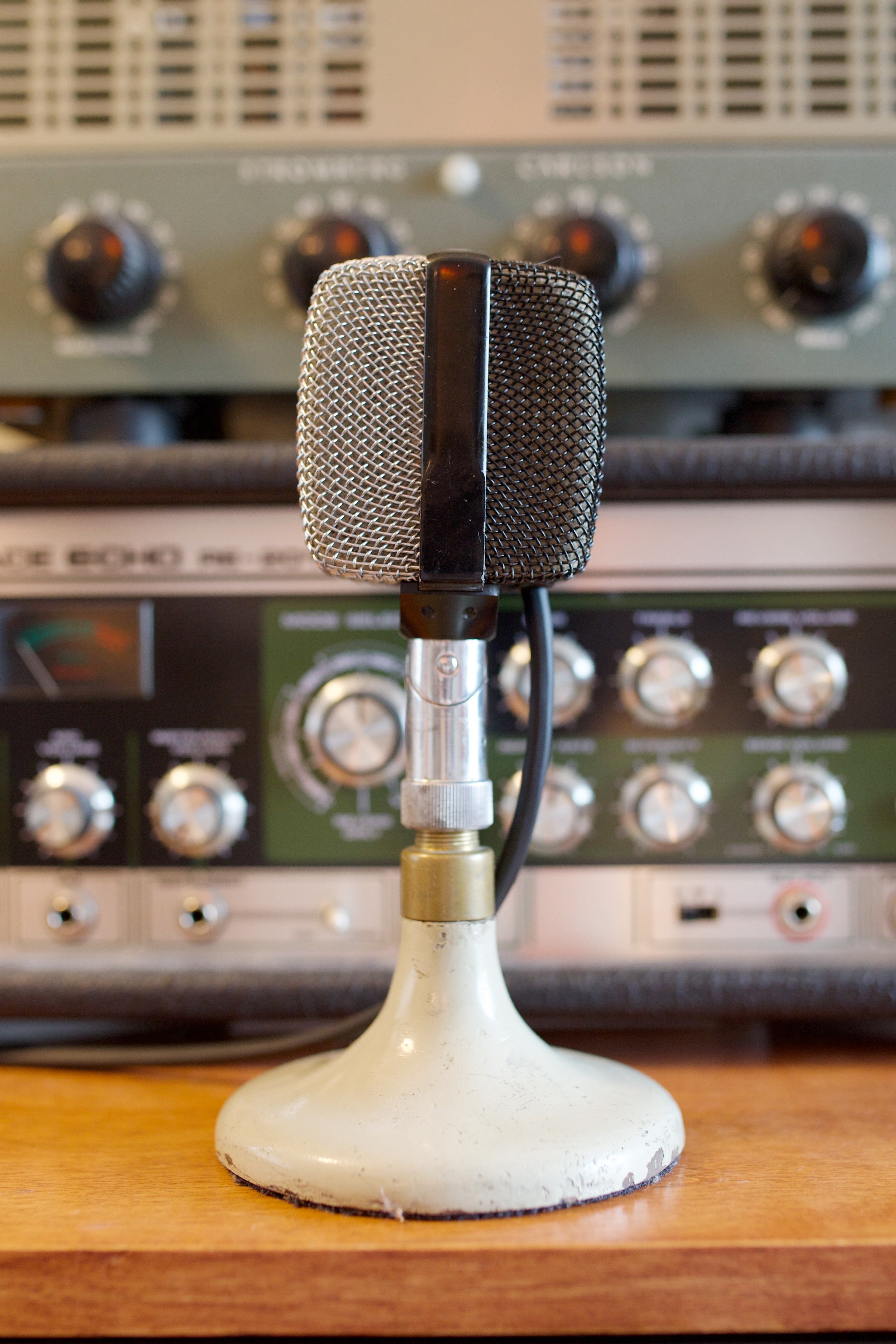 AKG D12 Dynamic Microphone