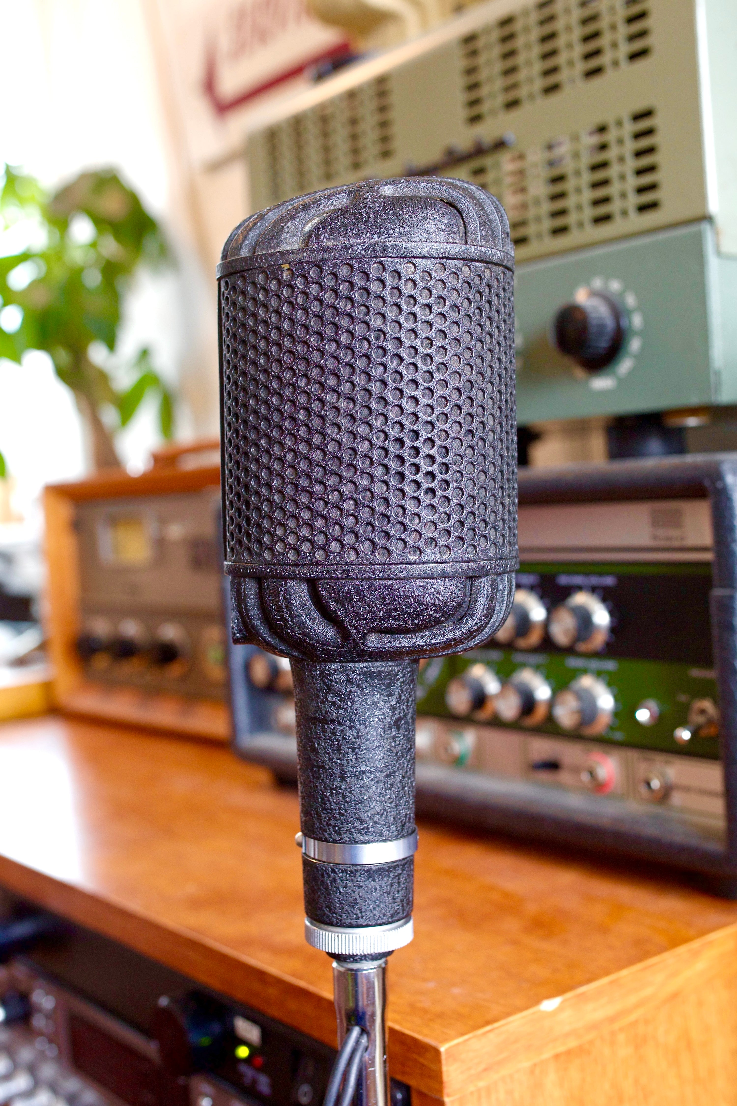 STC 4033A Ribbon & Dynamic Microphone