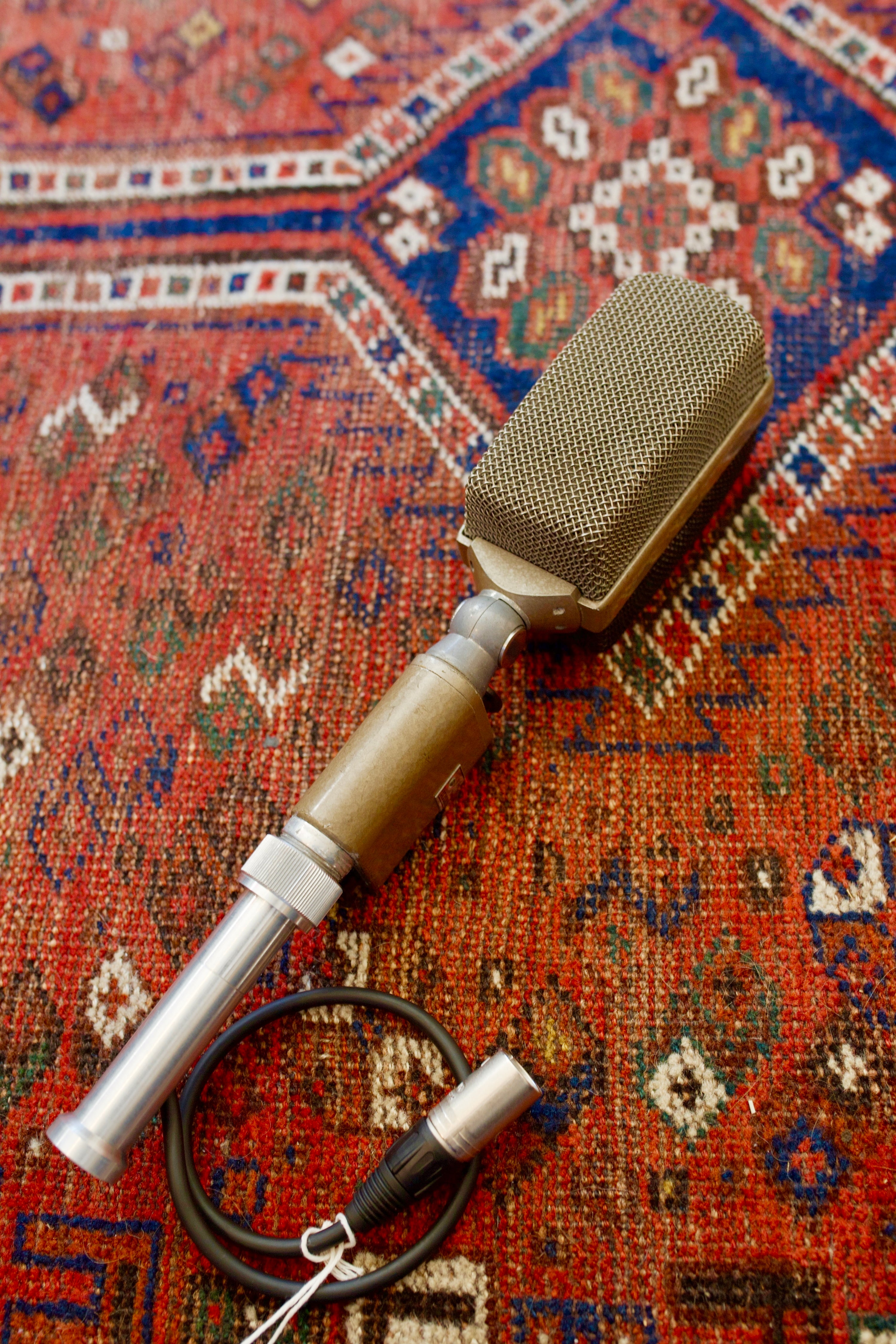 AKG D30 Dynamic Microphone