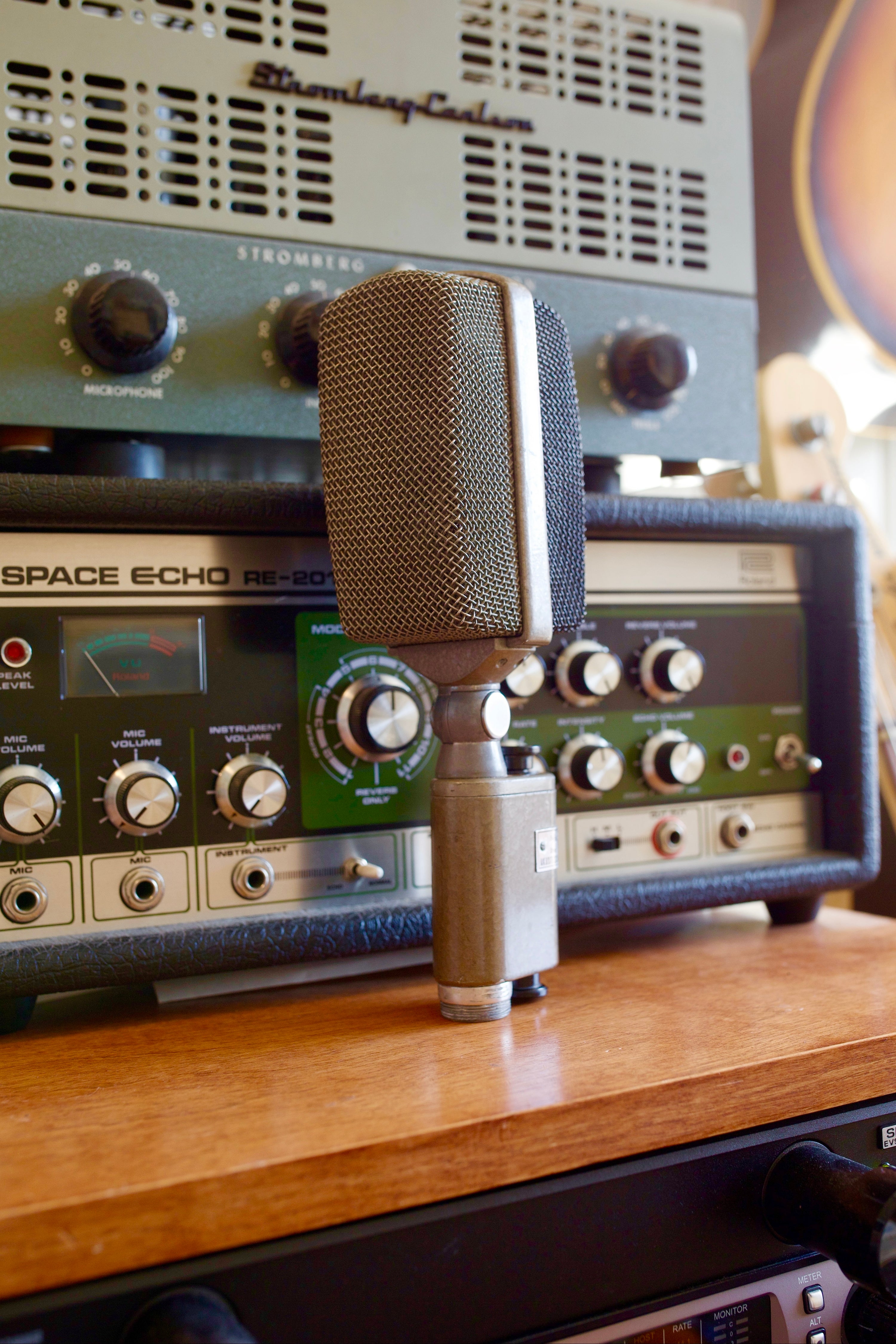 AKG D30 Dynamic Microphone