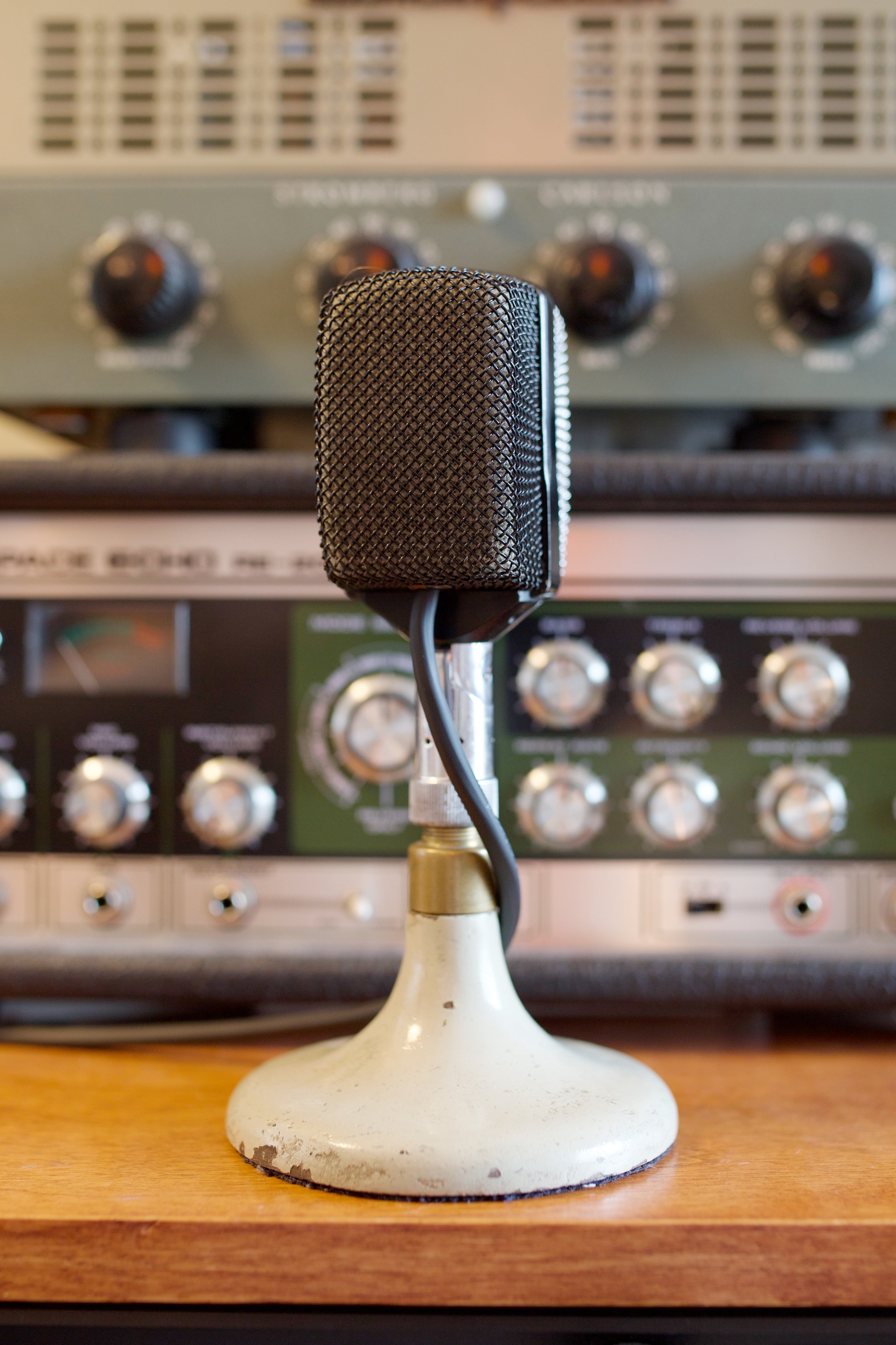 AKG D12 Dynamic Microphone