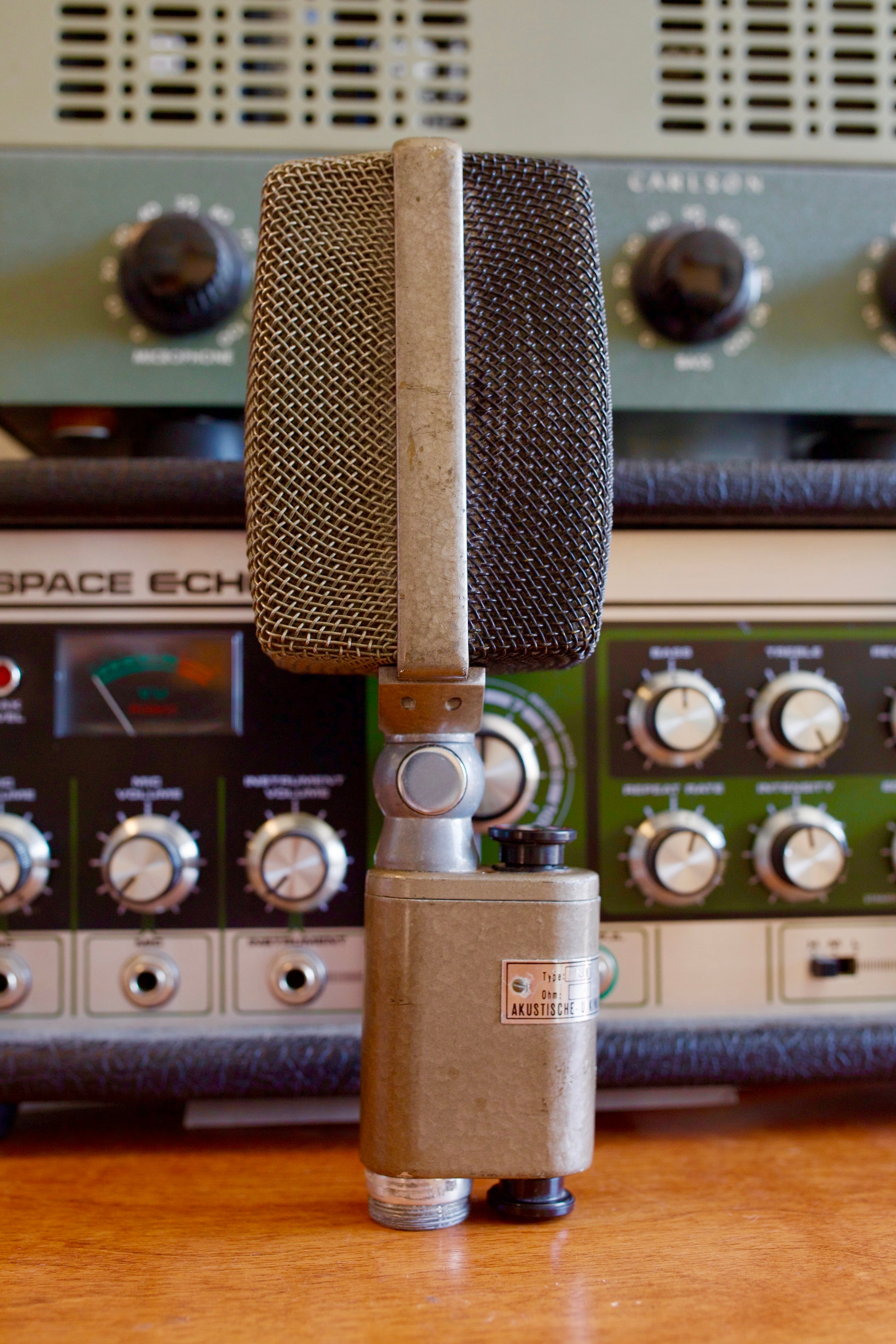 AKG D30 Dynamic Microphone