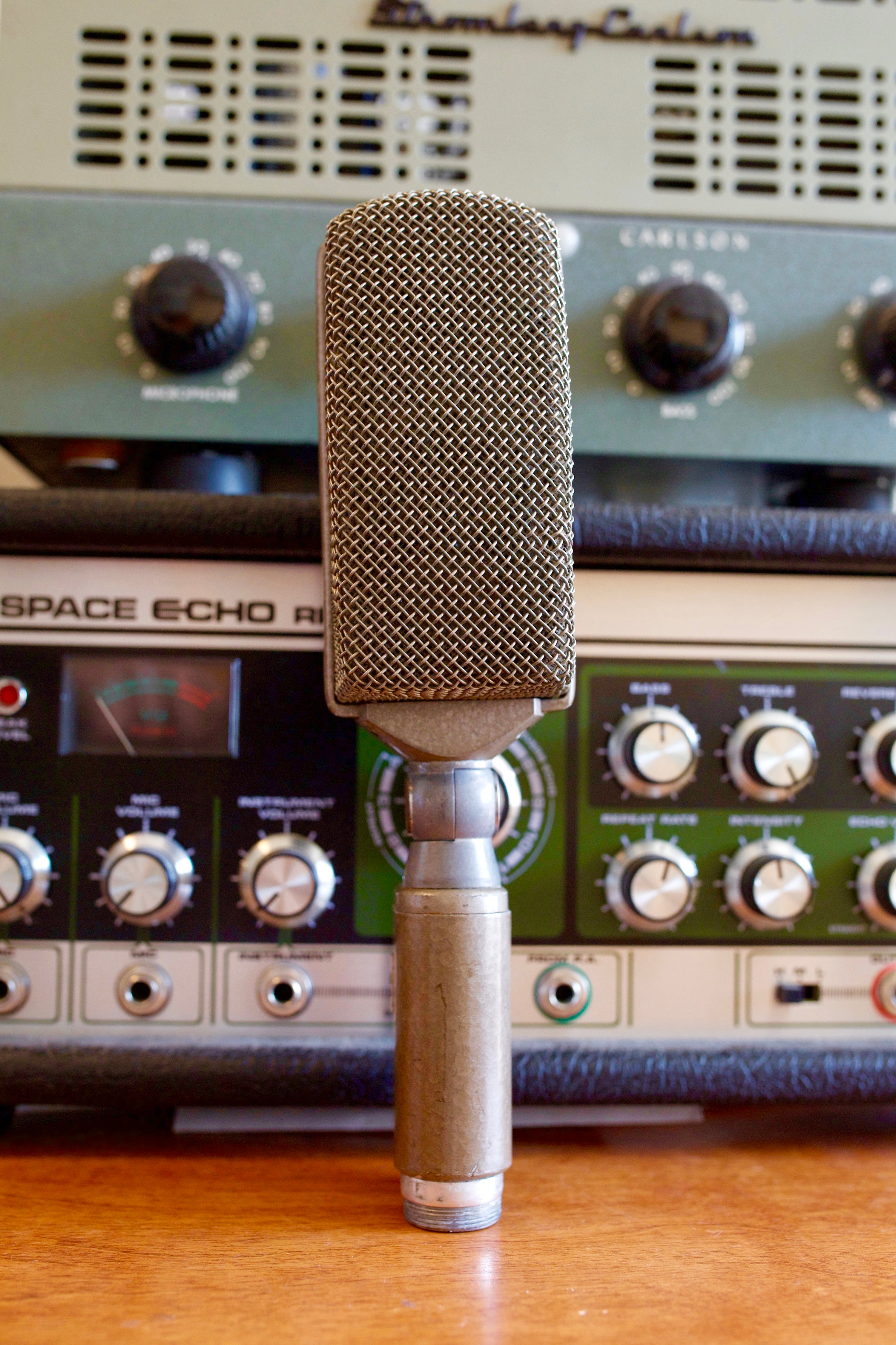 AKG D30 Dynamic Microphone