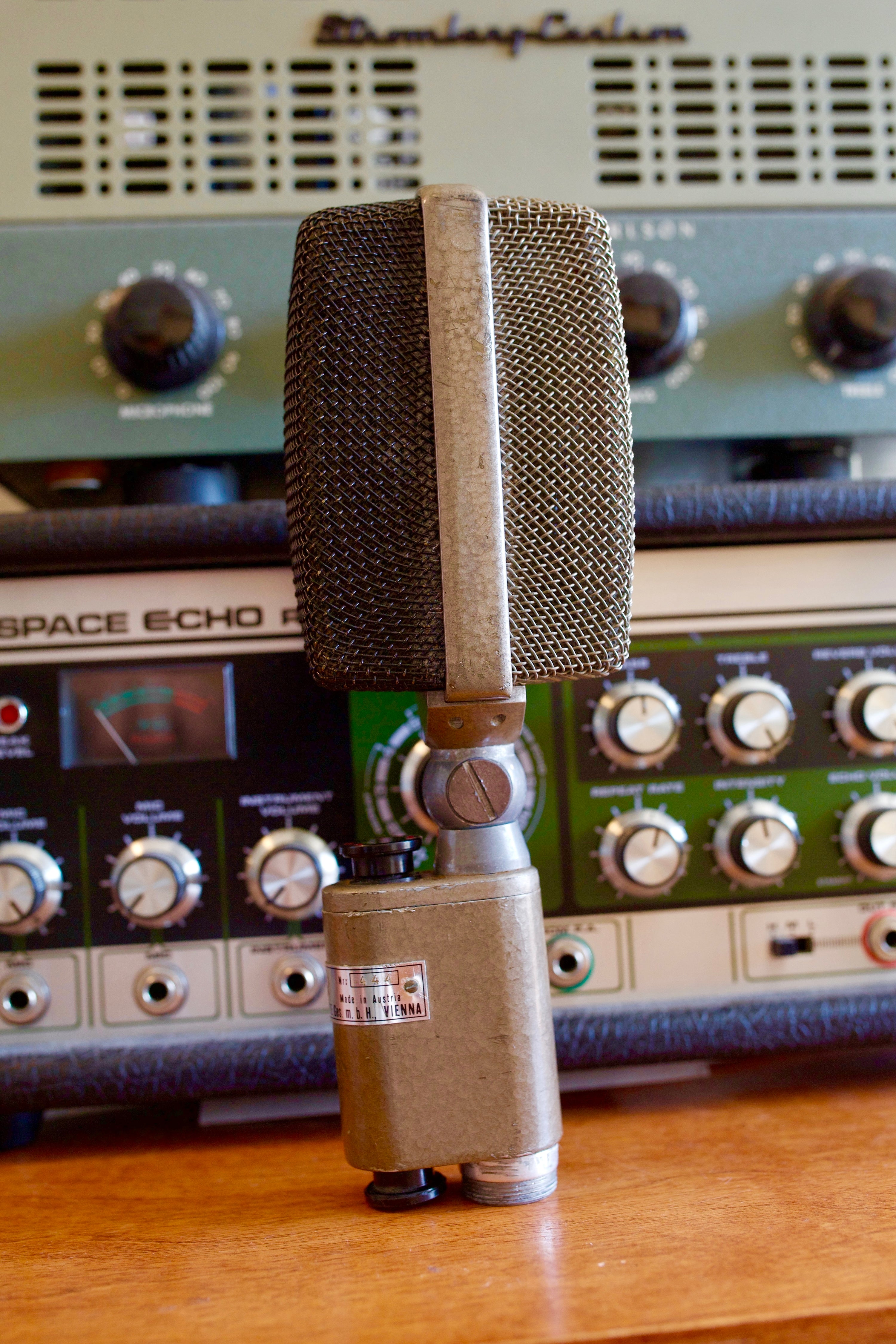 AKG D30 Dynamic Microphone