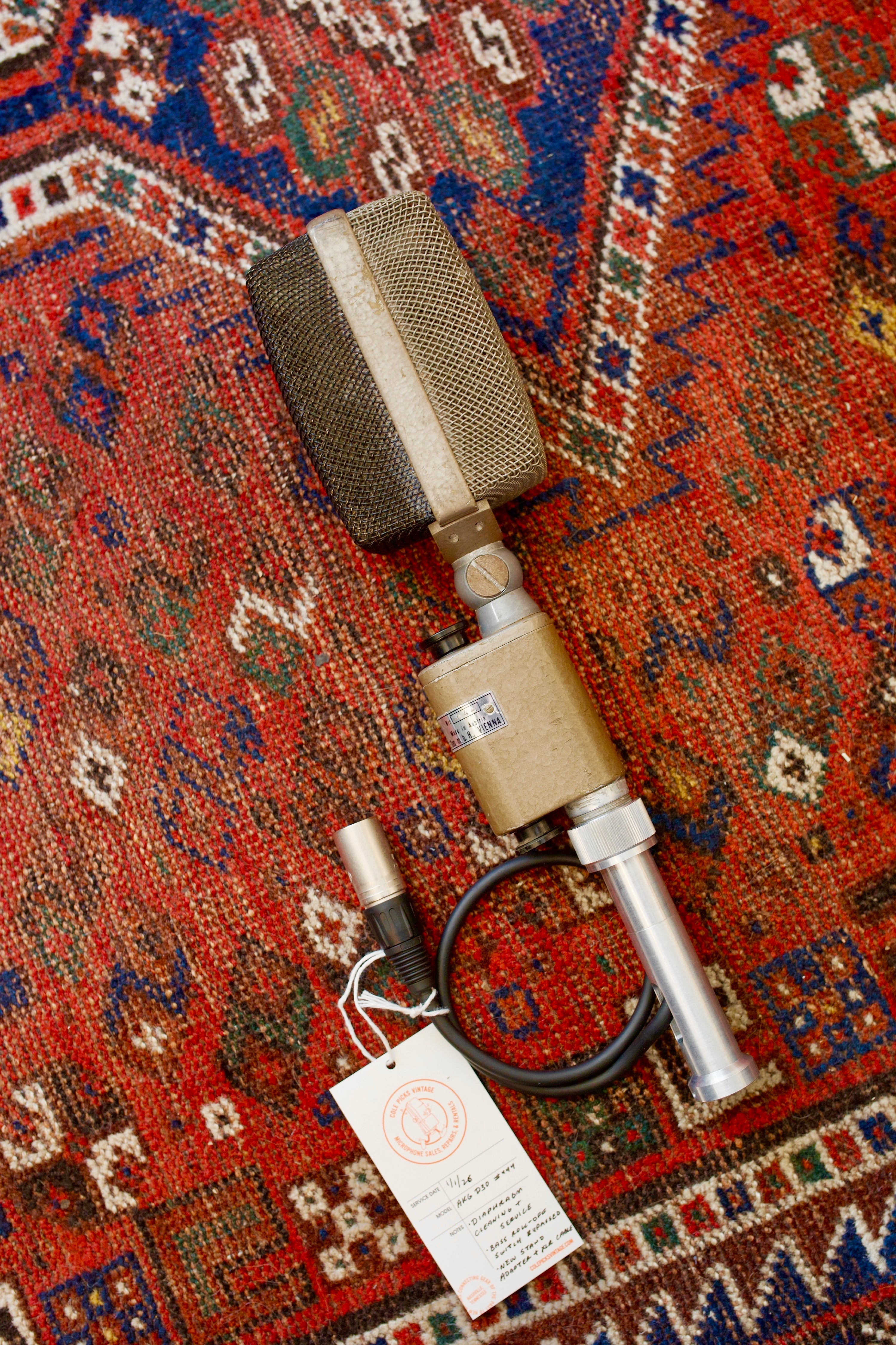 AKG D30 Dynamic Microphone