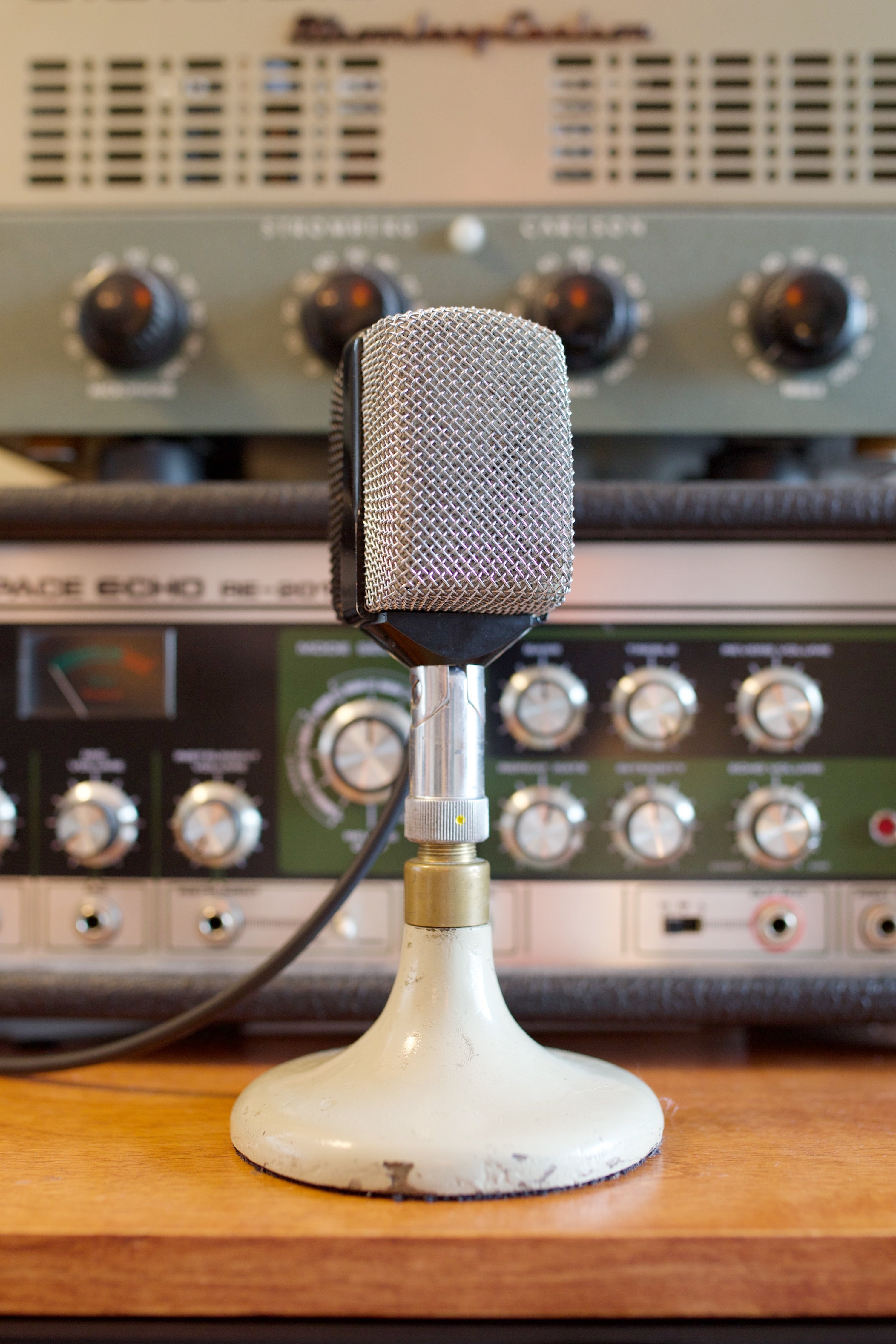 AKG D12 Dynamic Microphone