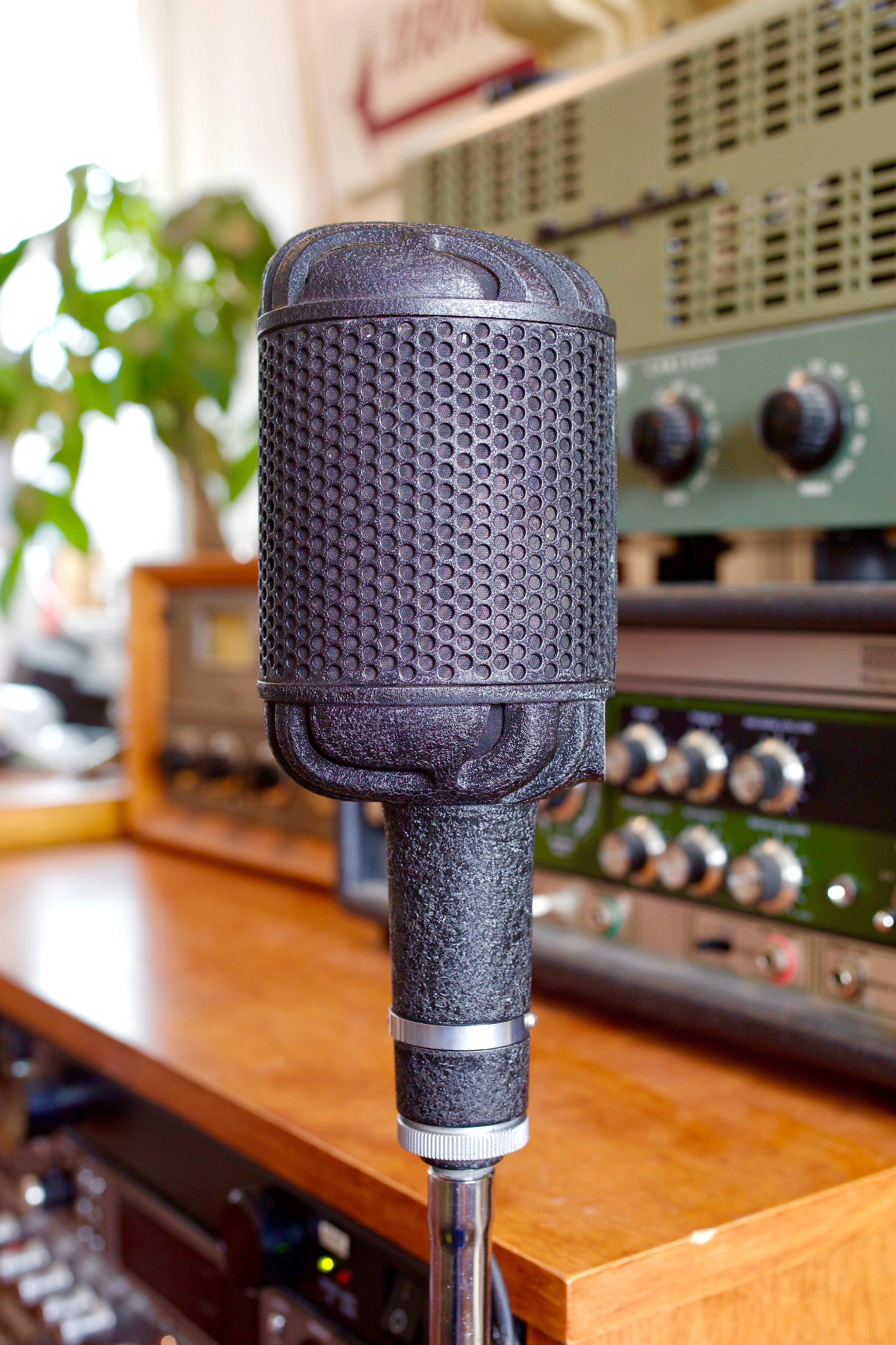 STC 4033A Ribbon & Dynamic Microphone