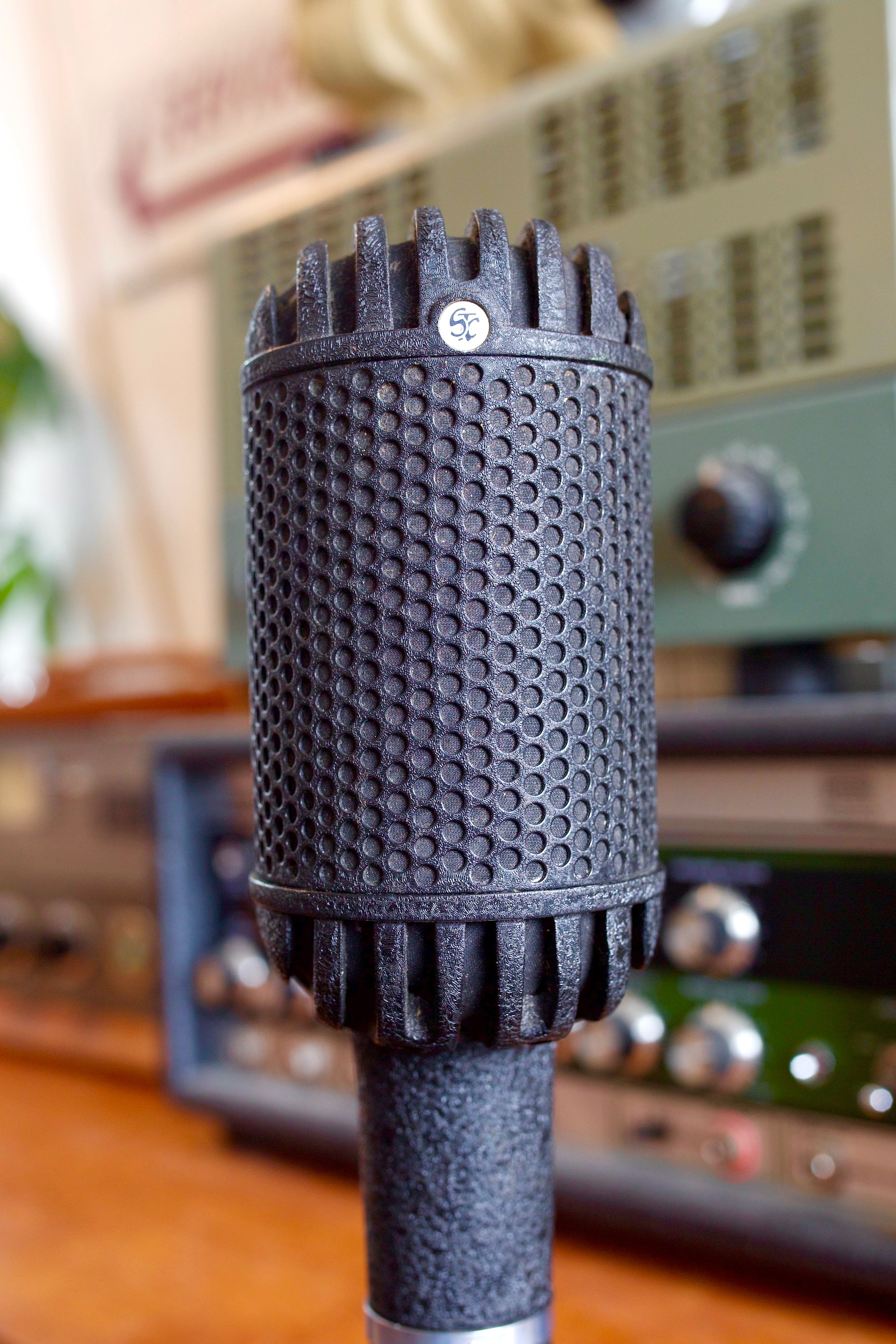 STC 4033A Ribbon & Dynamic Microphone
