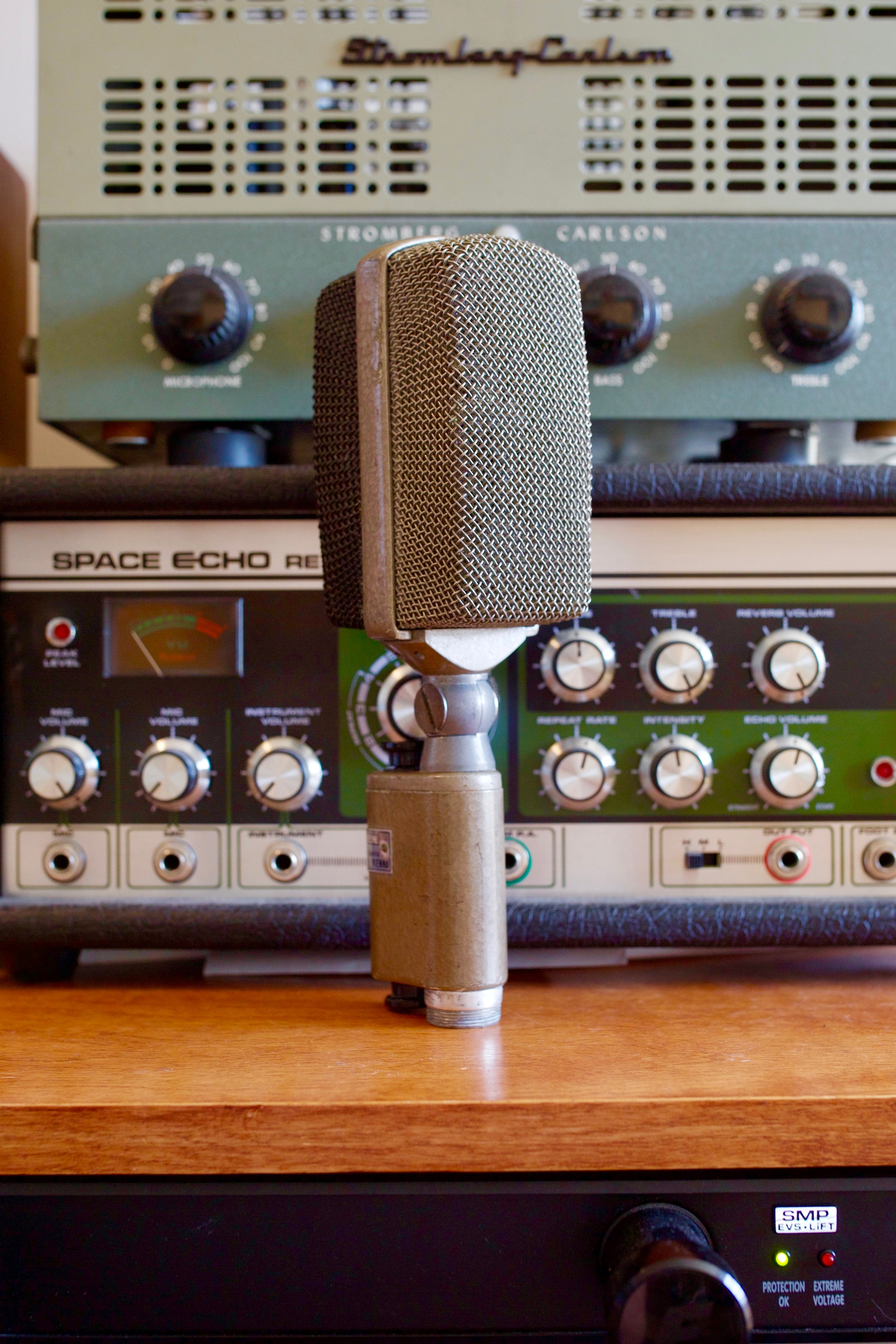 AKG D30 Dynamic Microphone