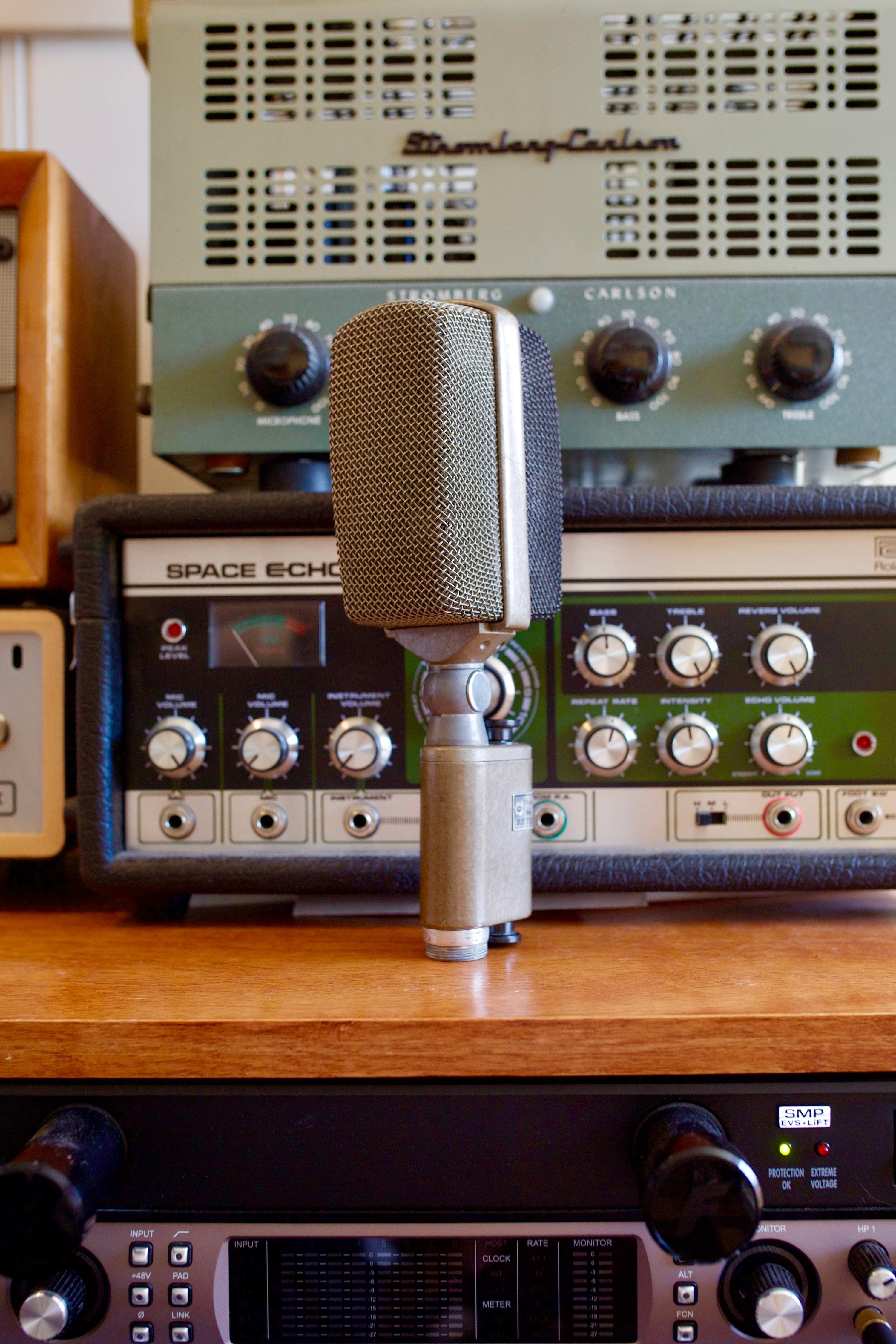 AKG D30 Dynamic Microphone