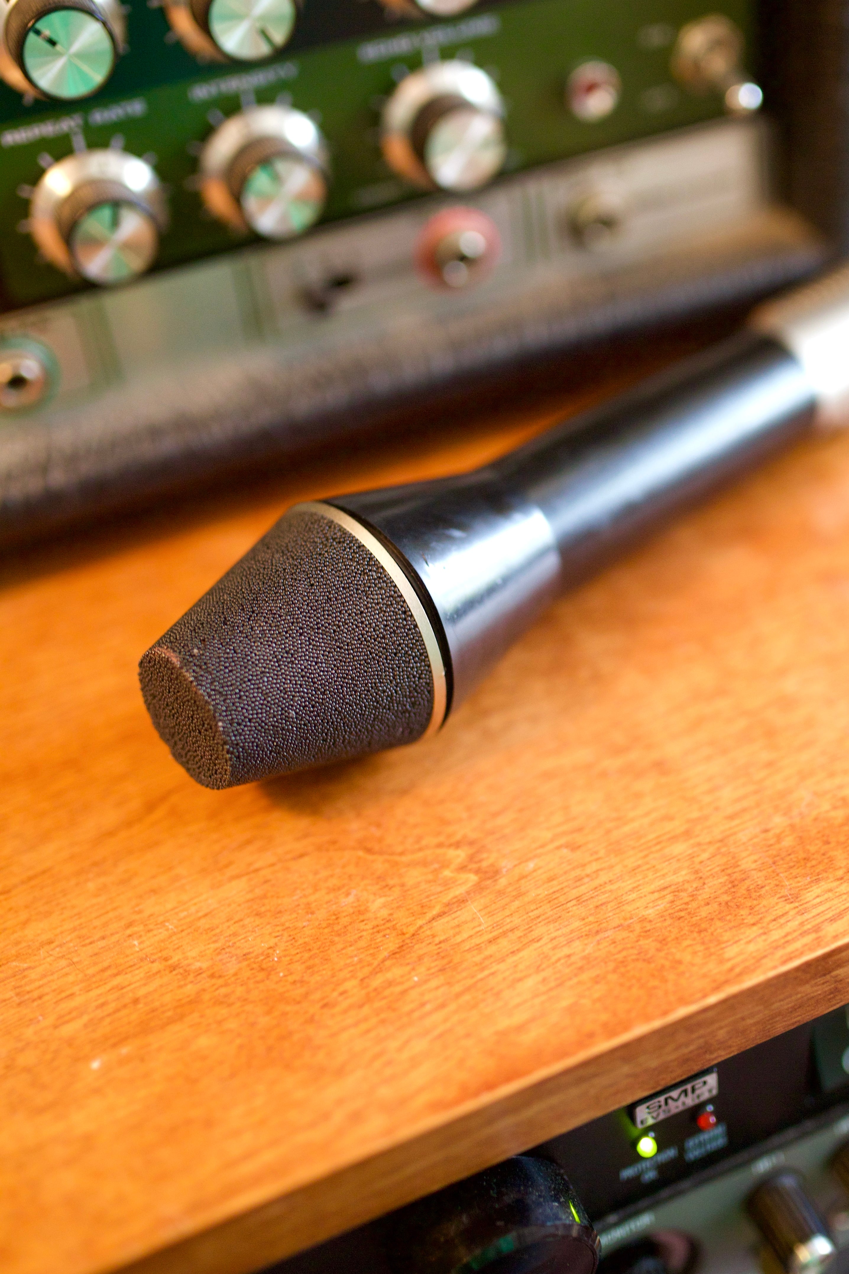 AKG D202 E1 Dynamic Microphone