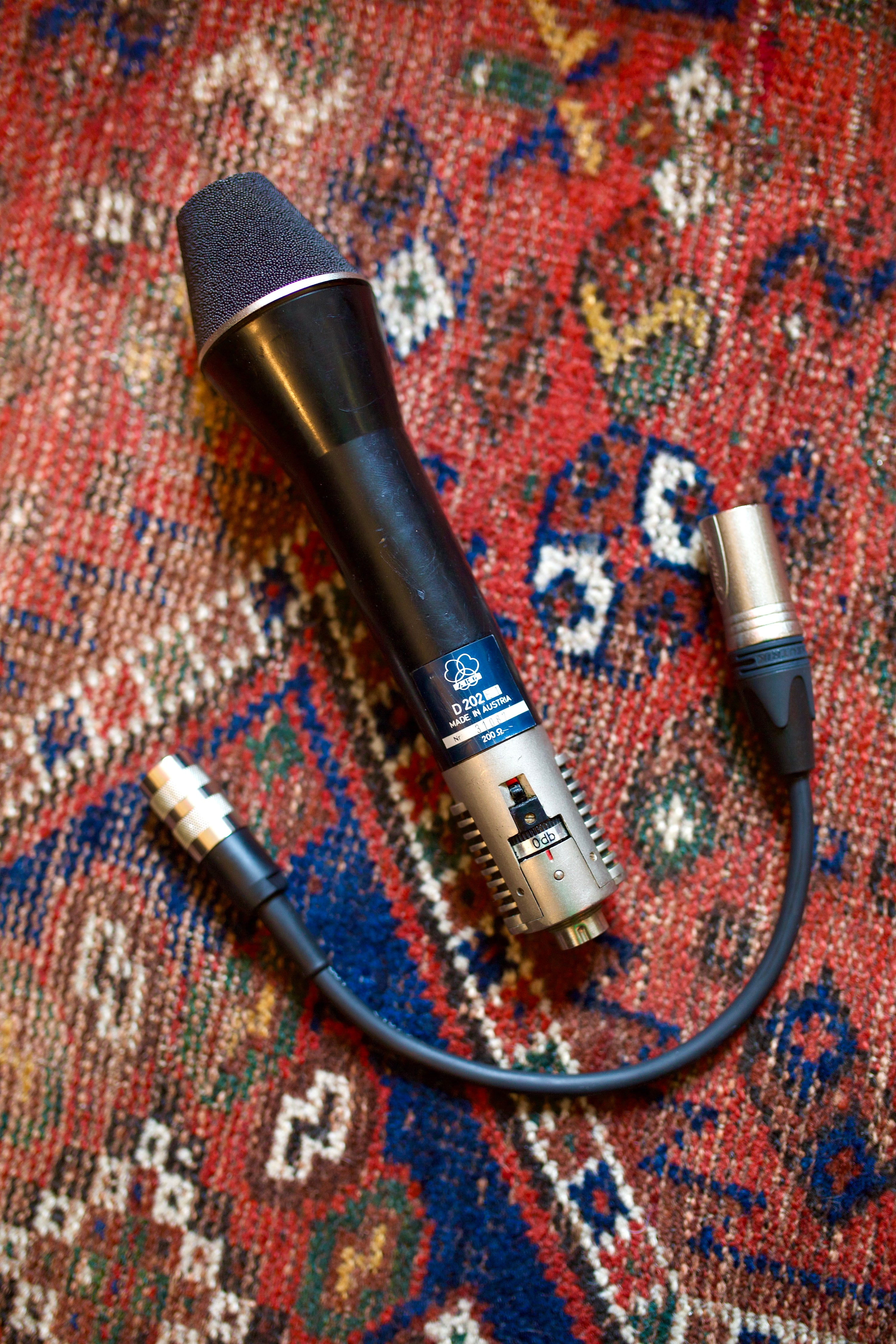AKG D202 E1 Dynamic Microphone