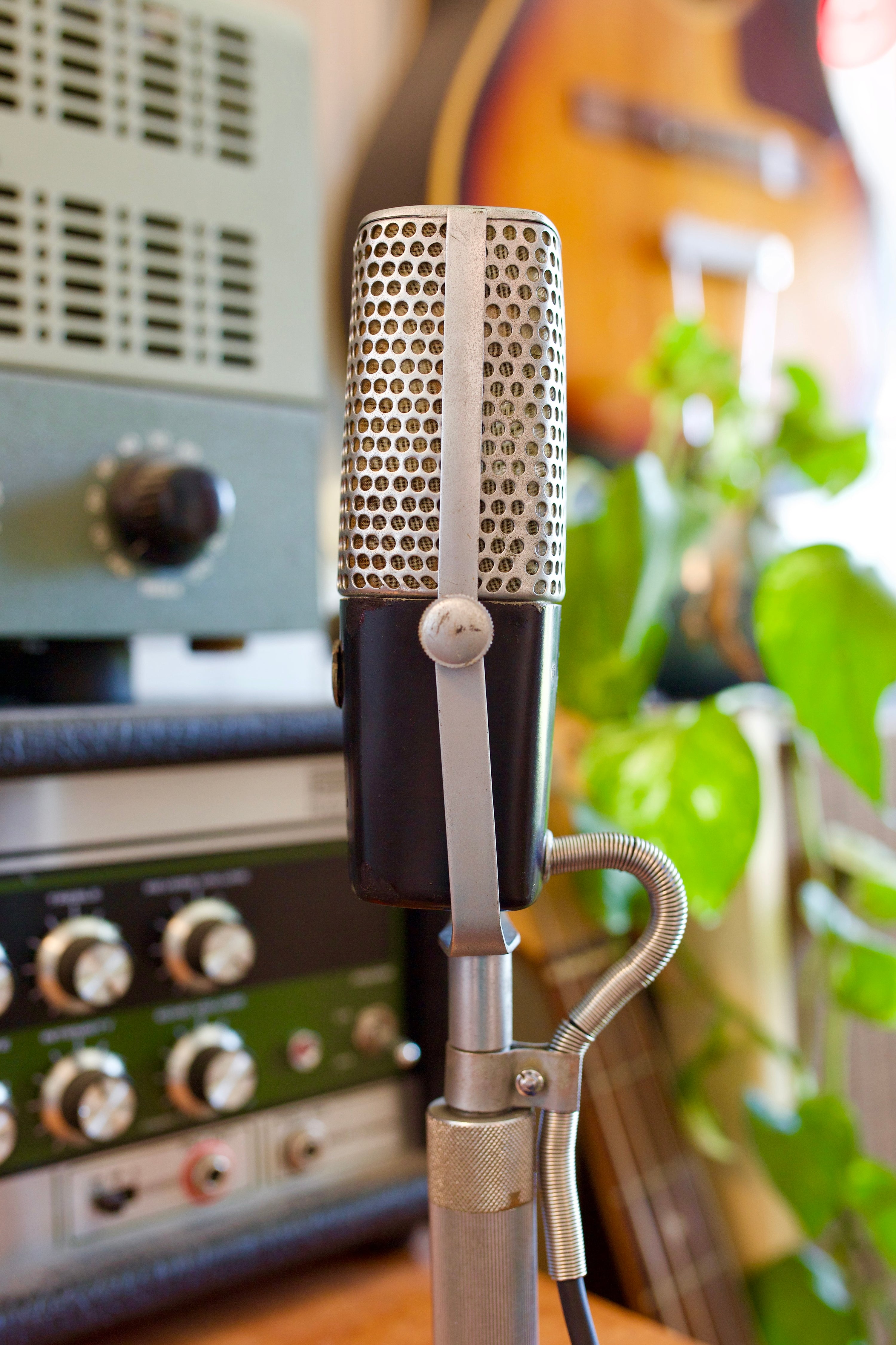 National CE-501 Ribbon & Dynamic Microphone