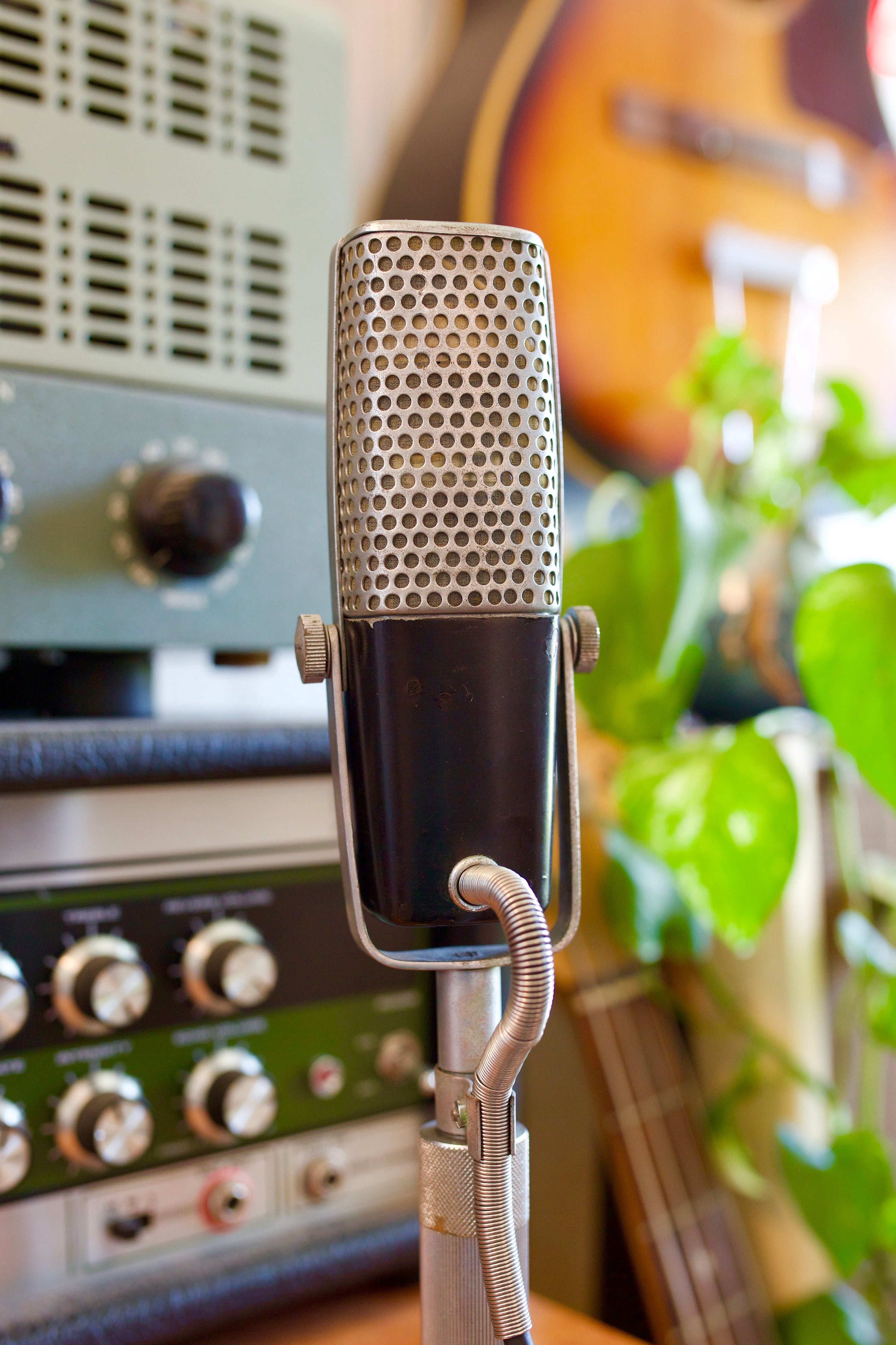National CE-501 Ribbon & Dynamic Microphone