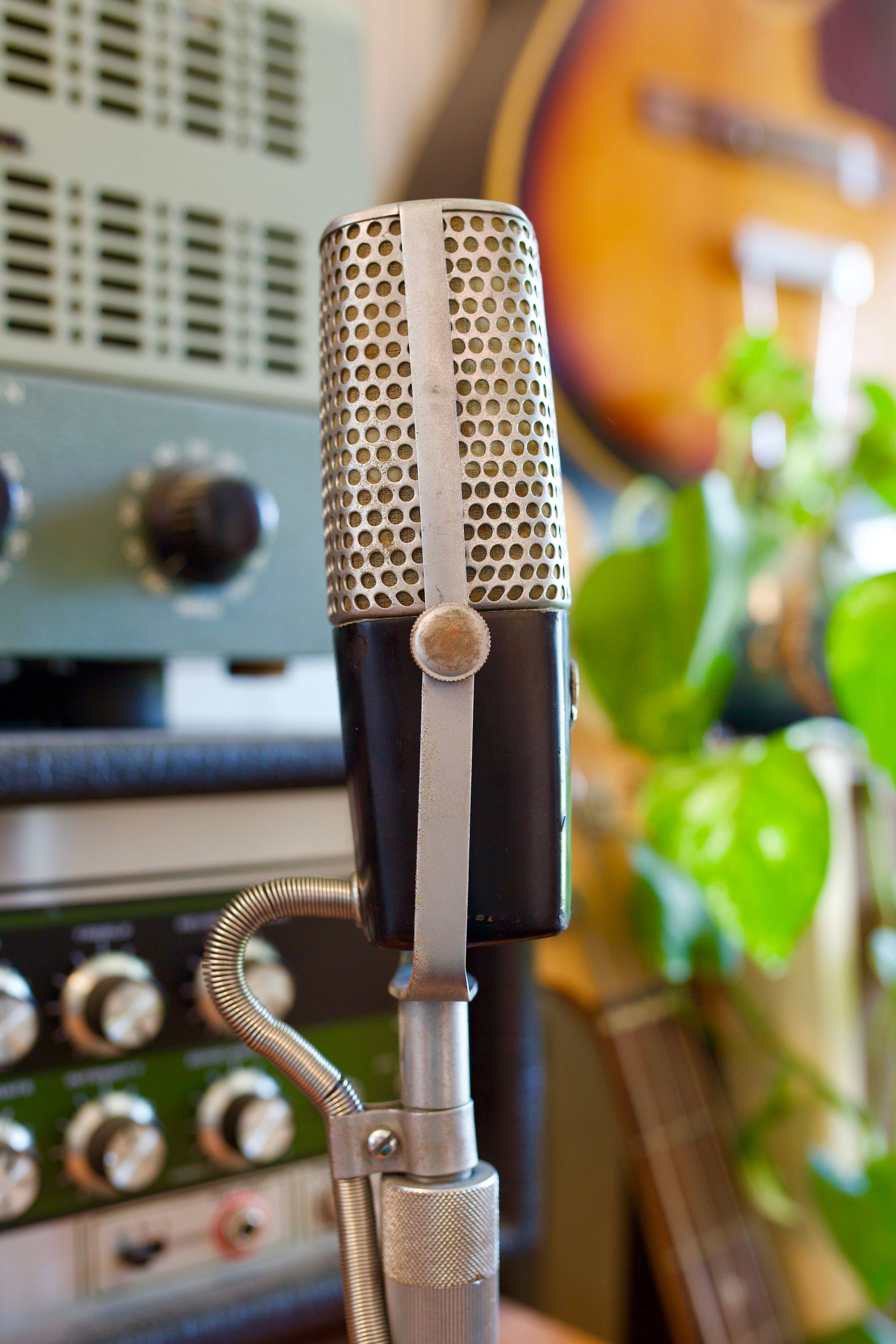 National CE-501 Ribbon & Dynamic Microphone