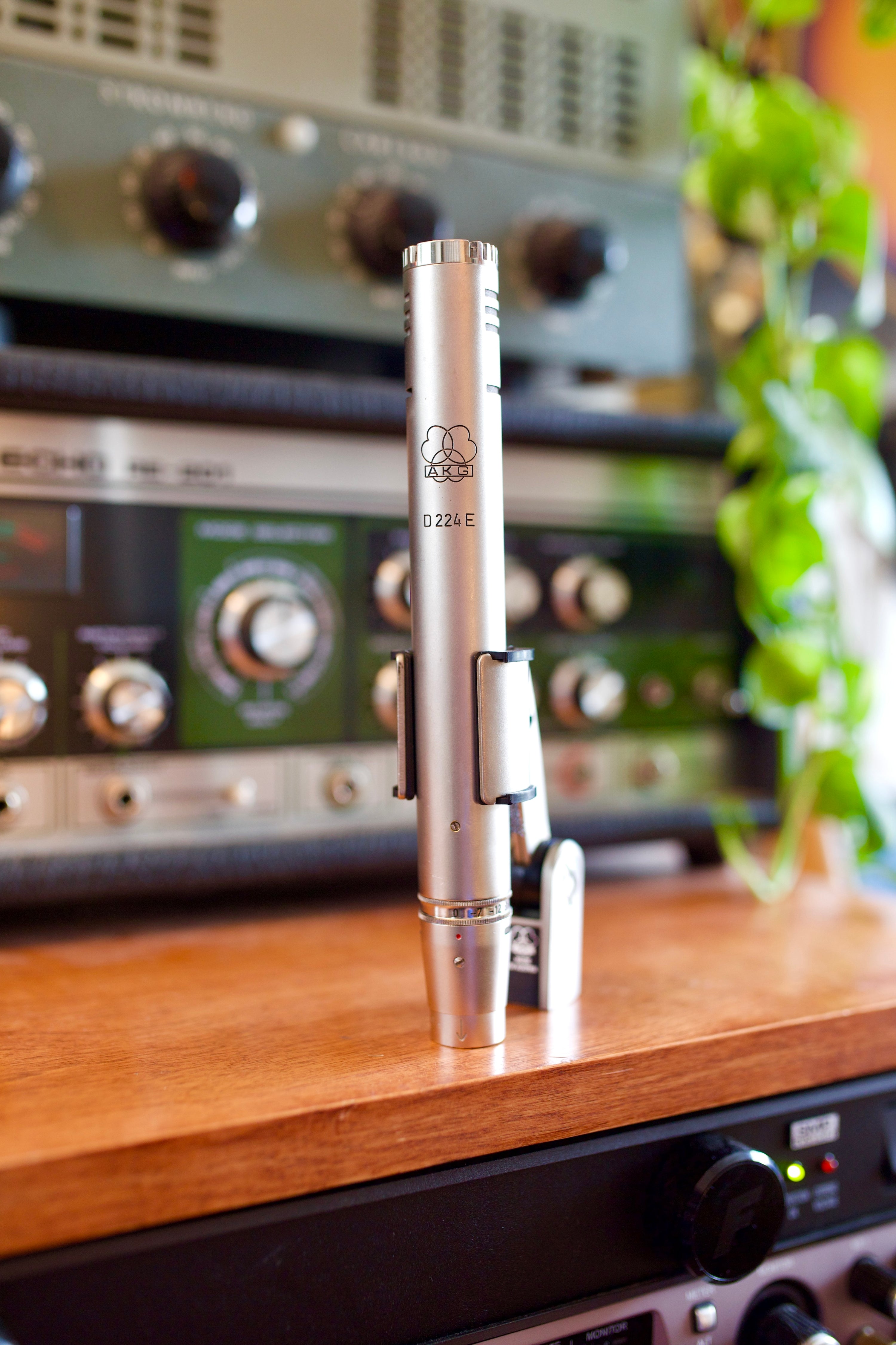 AKG D224E Dynamic Microphone