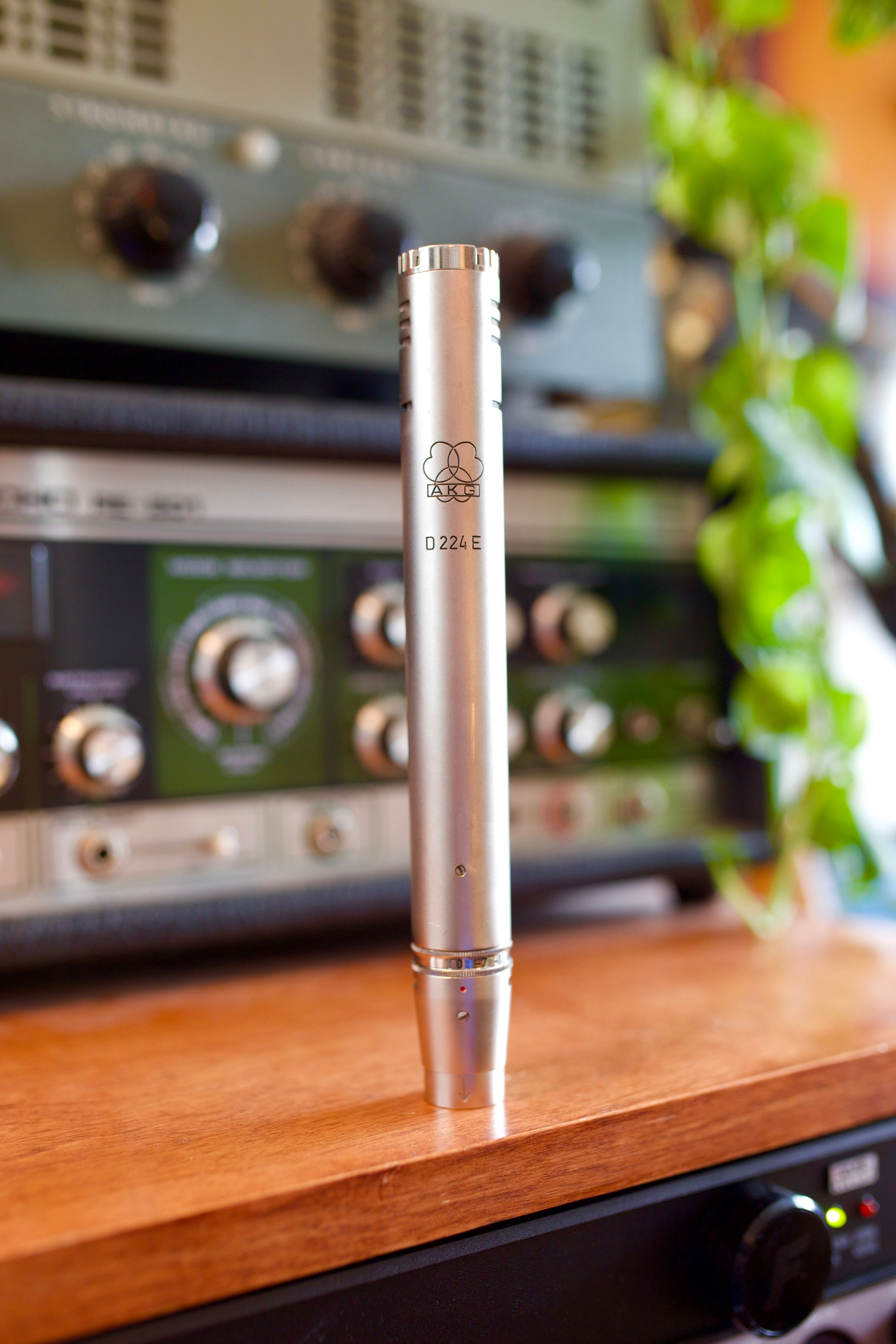 AKG D224E Dynamic Microphone