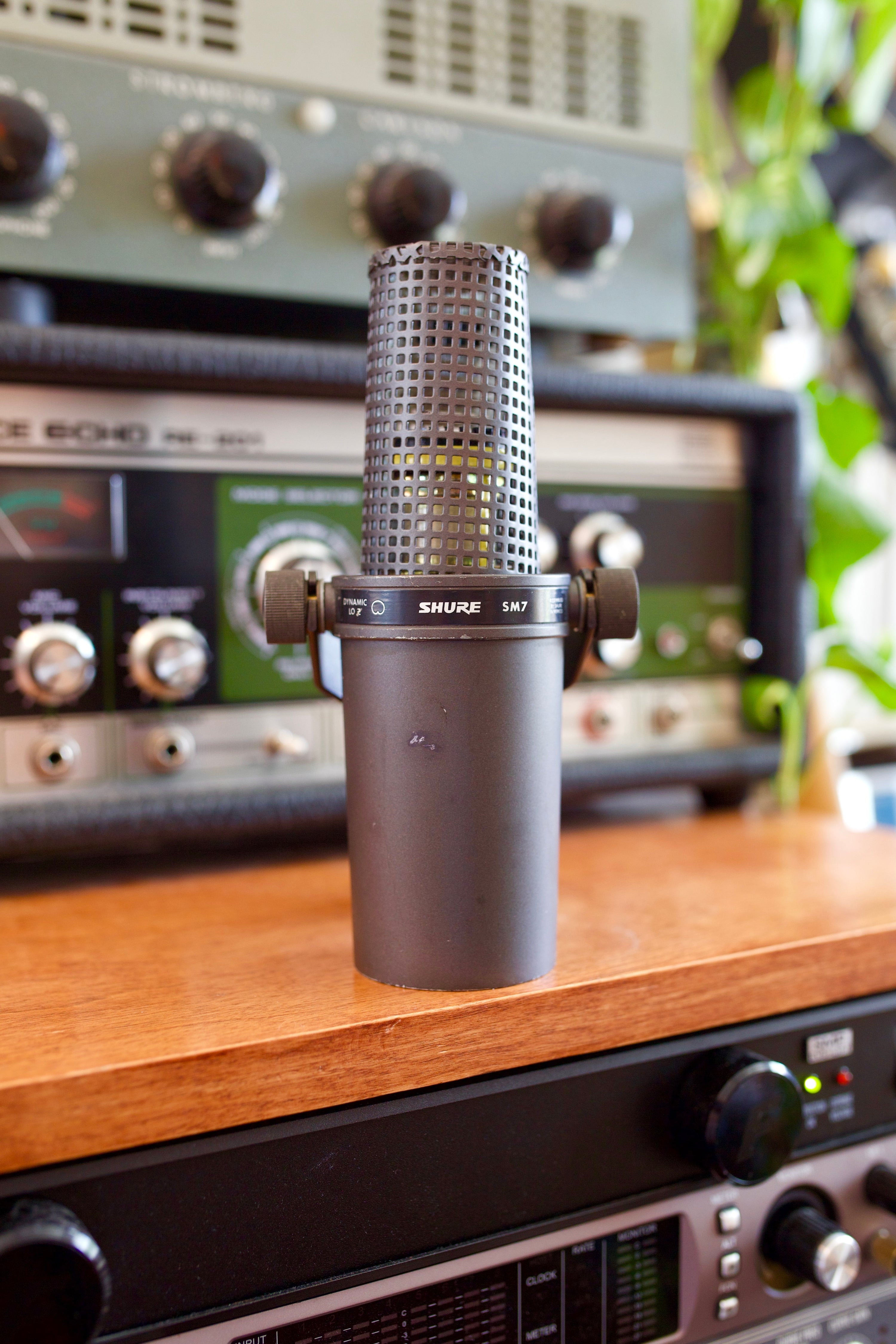 Shure SM7 Dynamic Microphone