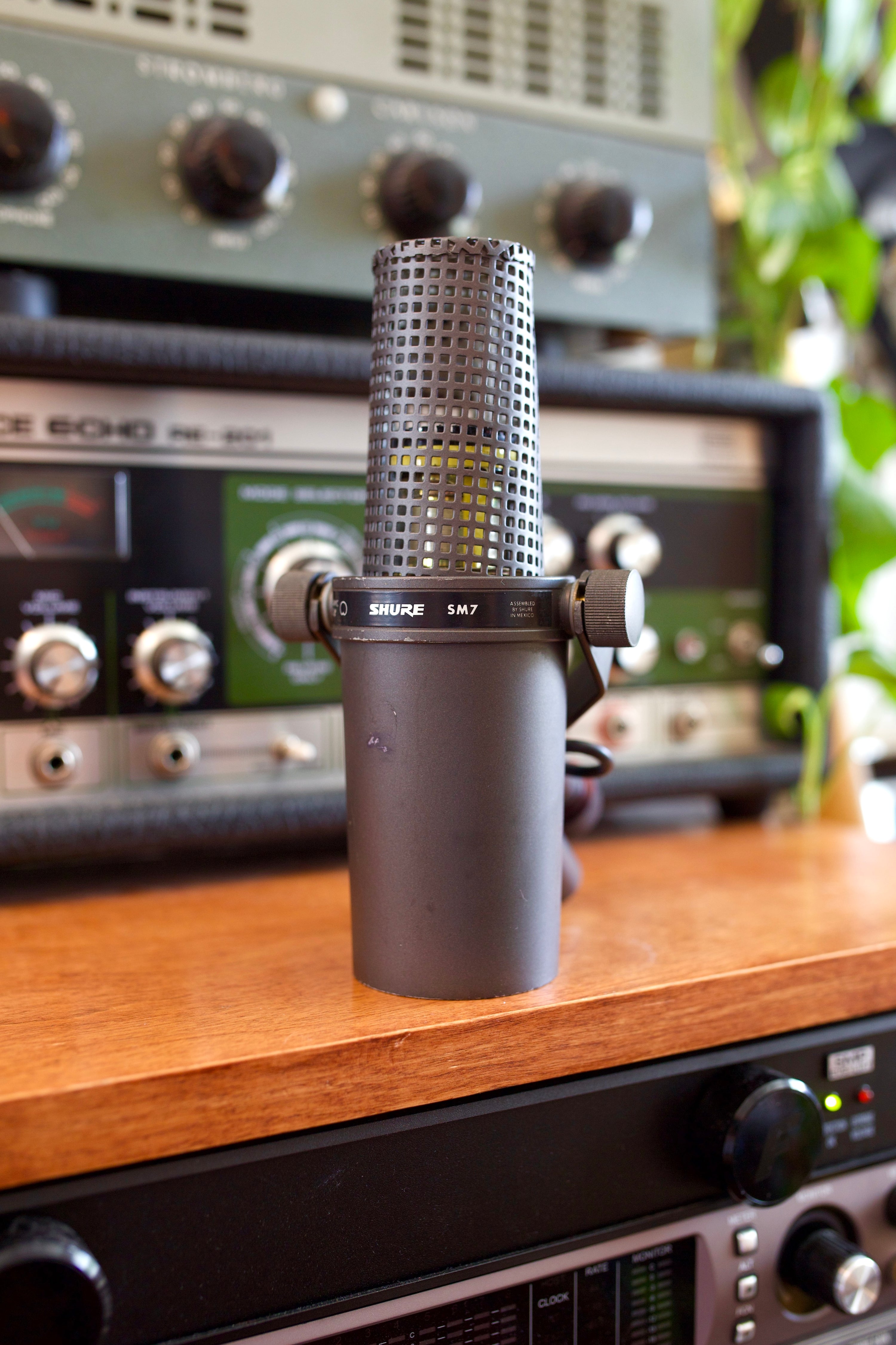 Shure SM7 Dynamic Microphone