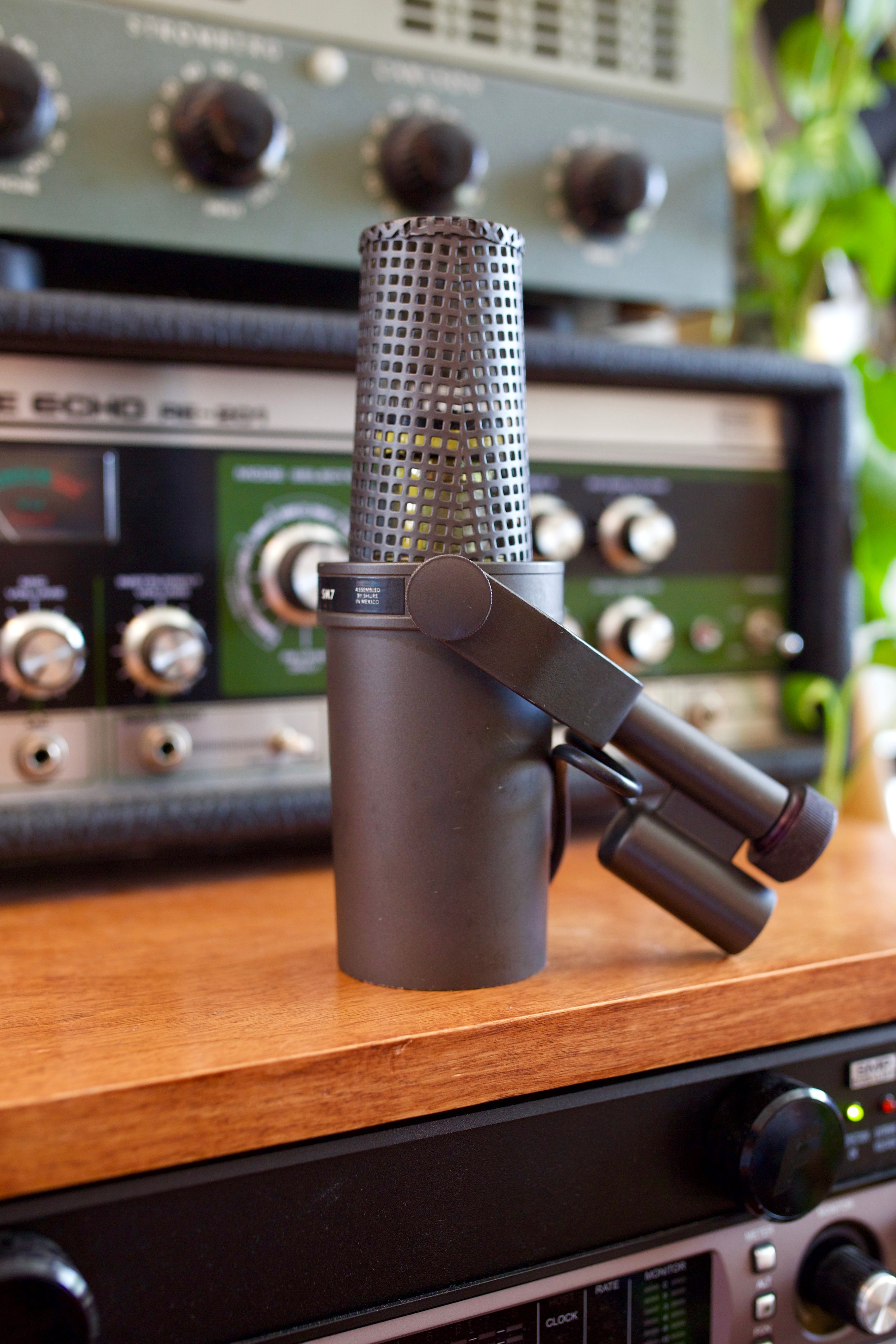 Shure SM7 Dynamic Microphone