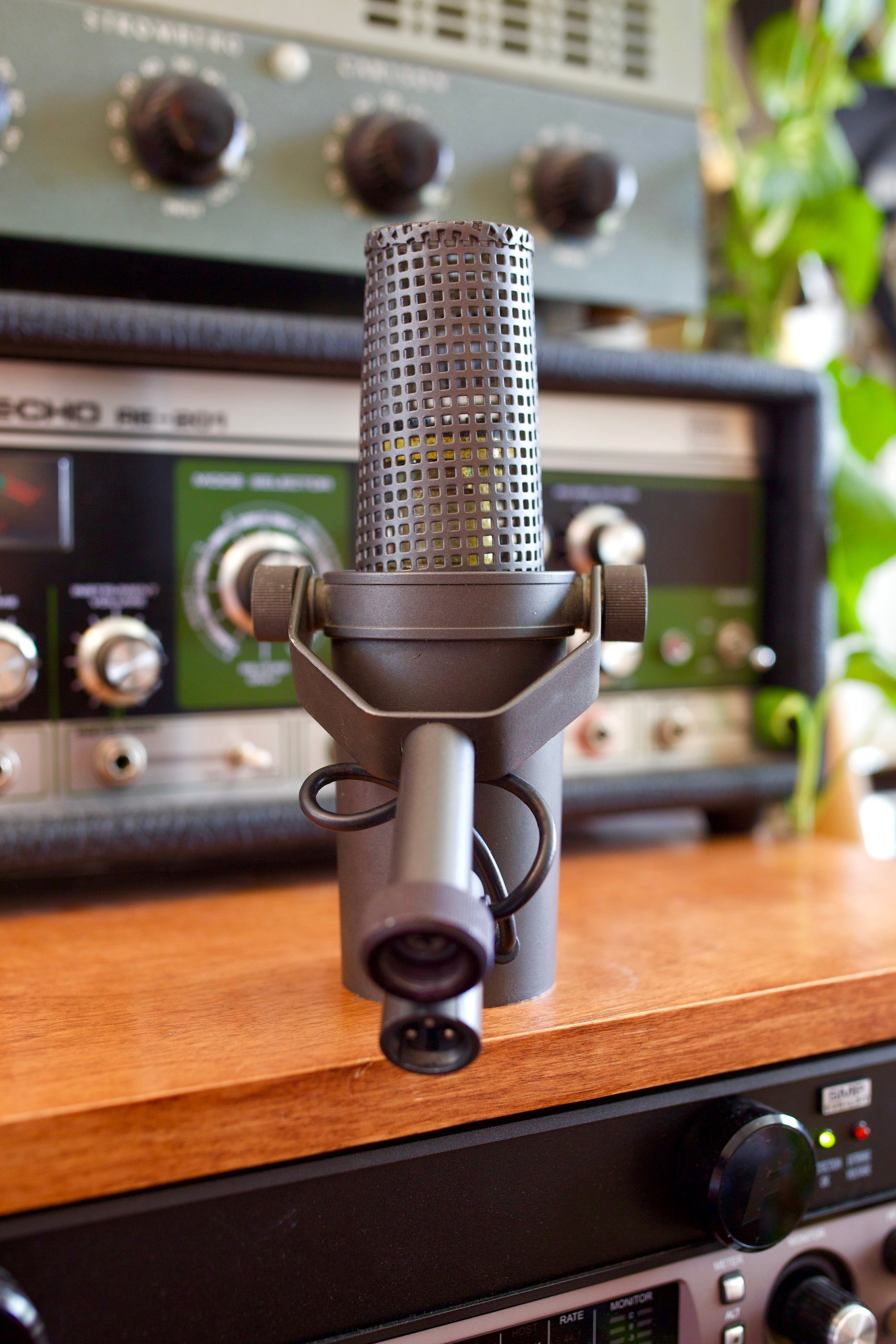 Shure SM7 Dynamic Microphone