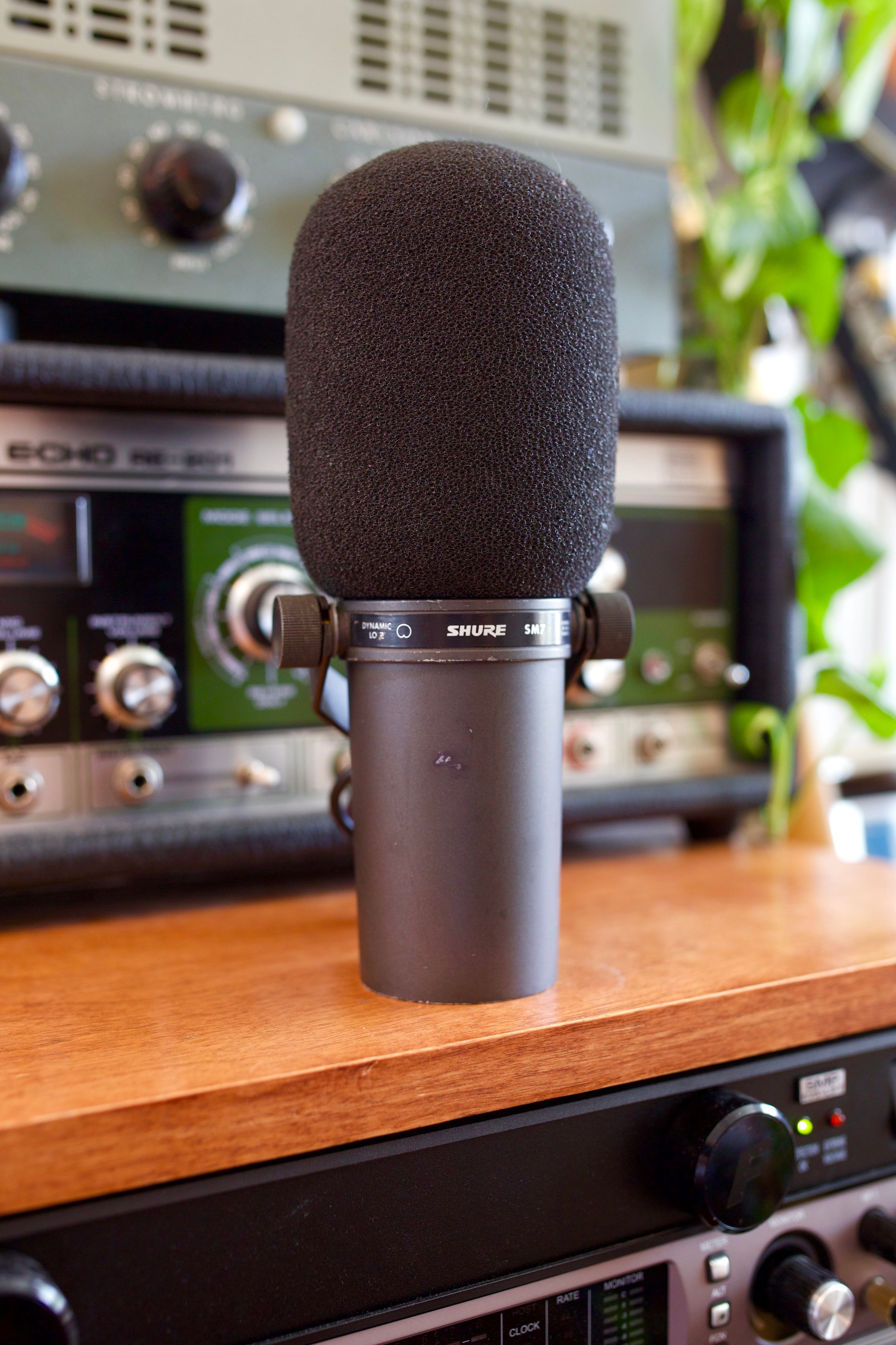 Shure SM7 Dynamic Microphone