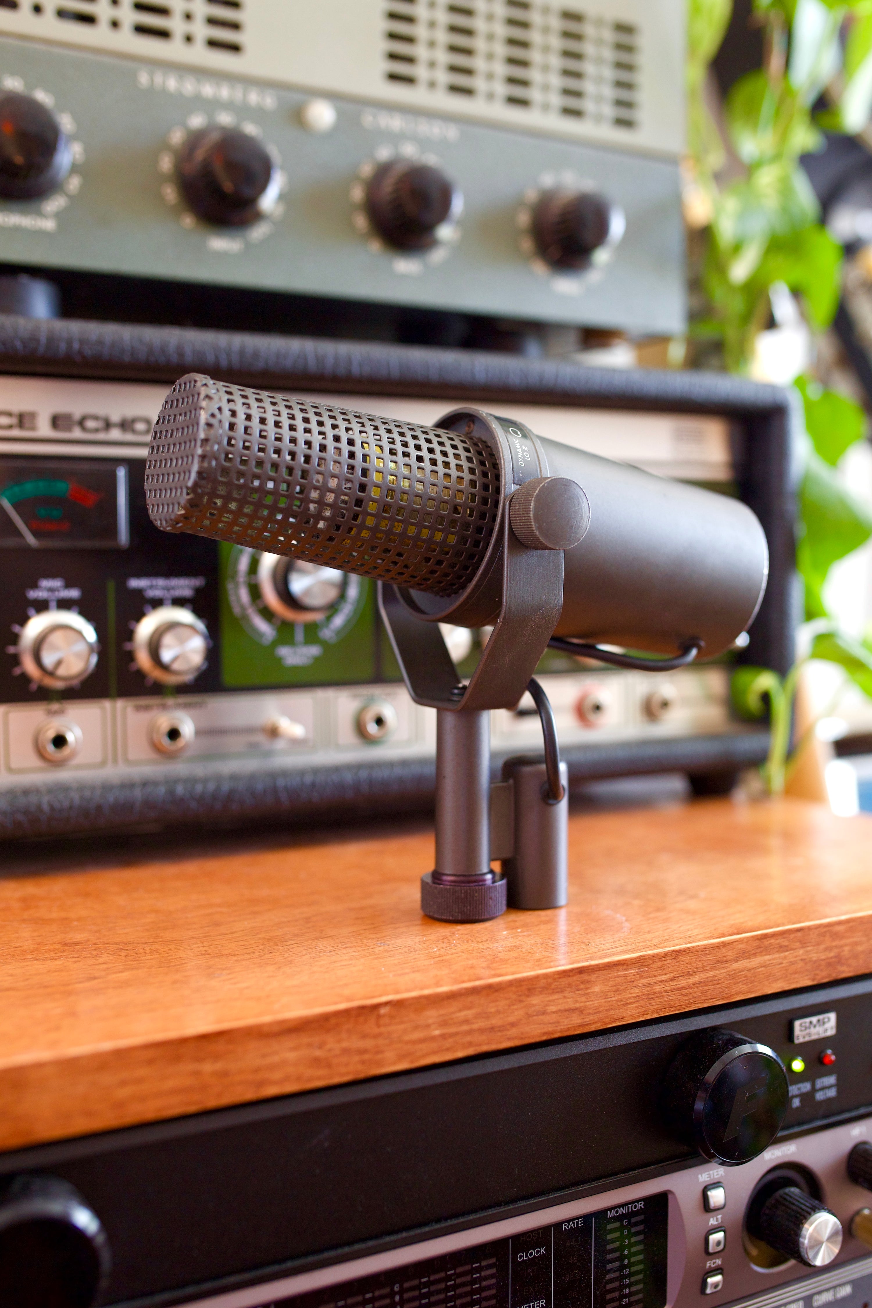 Shure SM7 Dynamic Microphone